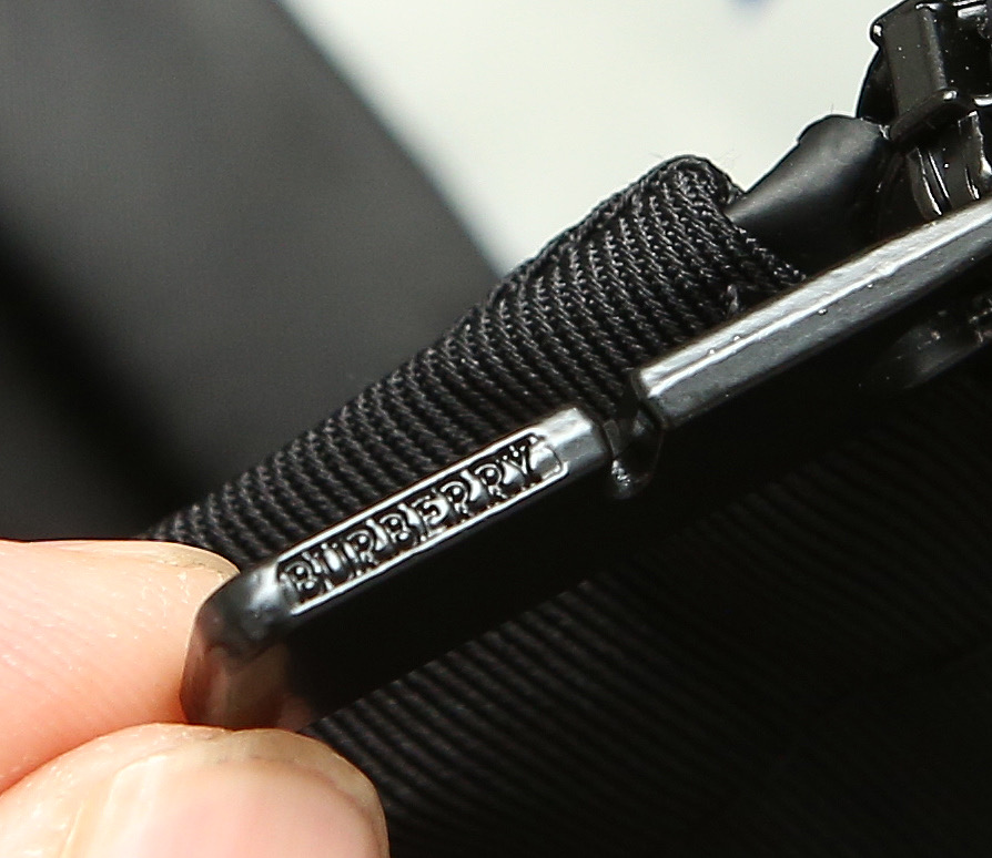 BURBERRY25秋冬尼绒提花薄棉夹克。经典与时尚的完美碰撞！最新工艺尼绒提花斜纹高定材质，手感立体，