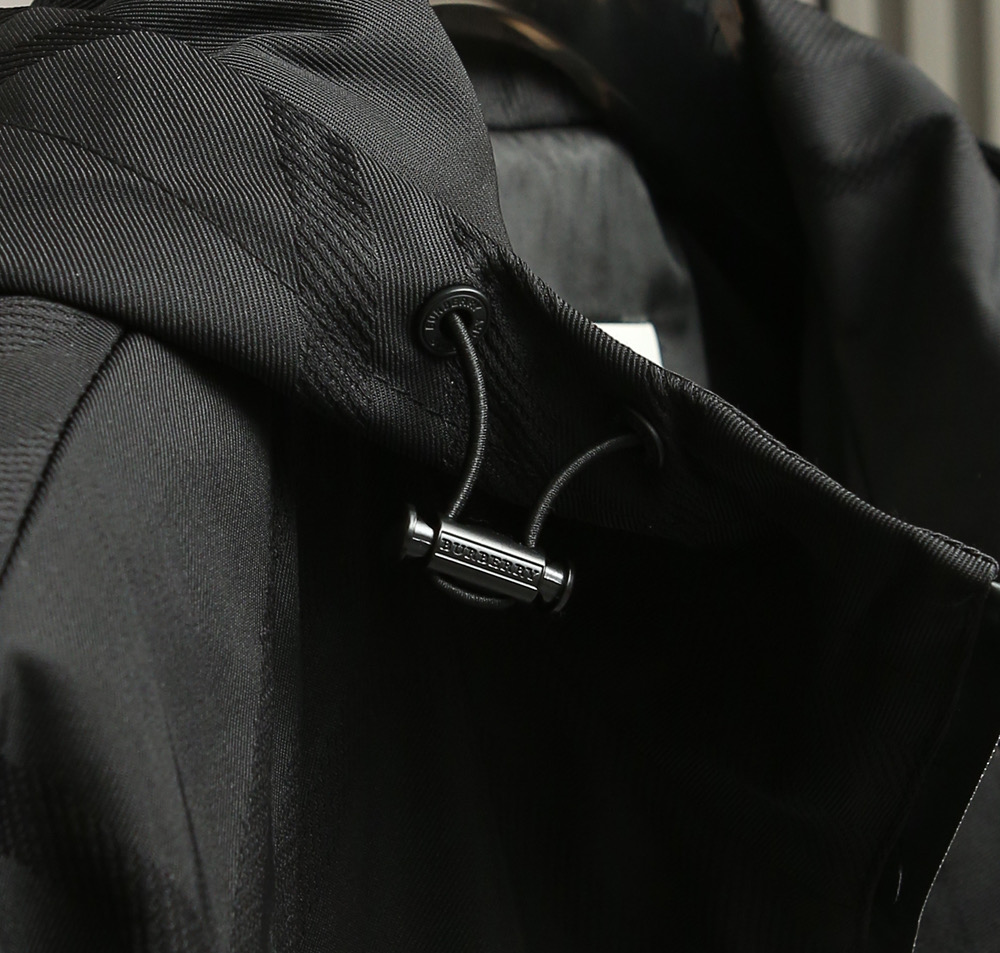 BURBERRY25秋冬尼绒提花薄棉夹克。经典与时尚的完美碰撞！最新工艺尼绒提花斜纹高定材质，手感立体，