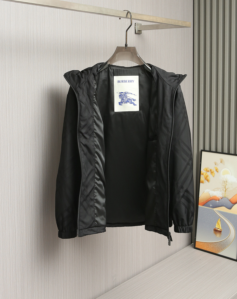 BURBERRY25秋冬尼绒提花薄棉夹克。经典与时尚的完美碰撞！最新工艺尼绒提花斜纹高定材质，手感立体，