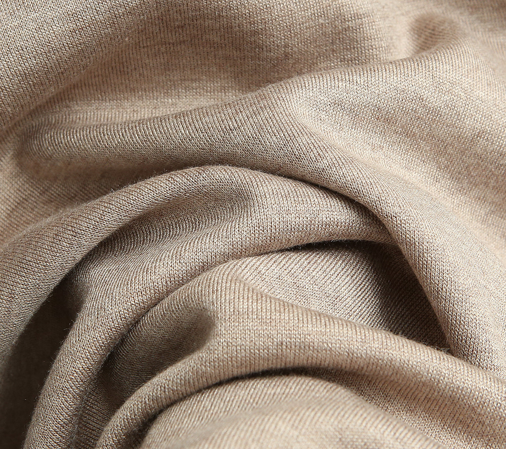 新款上架啦！🌹🌹🌹Loro Piana25秋冬款长袖打底衫 Loro Piana这款打底衫采用的款式基础