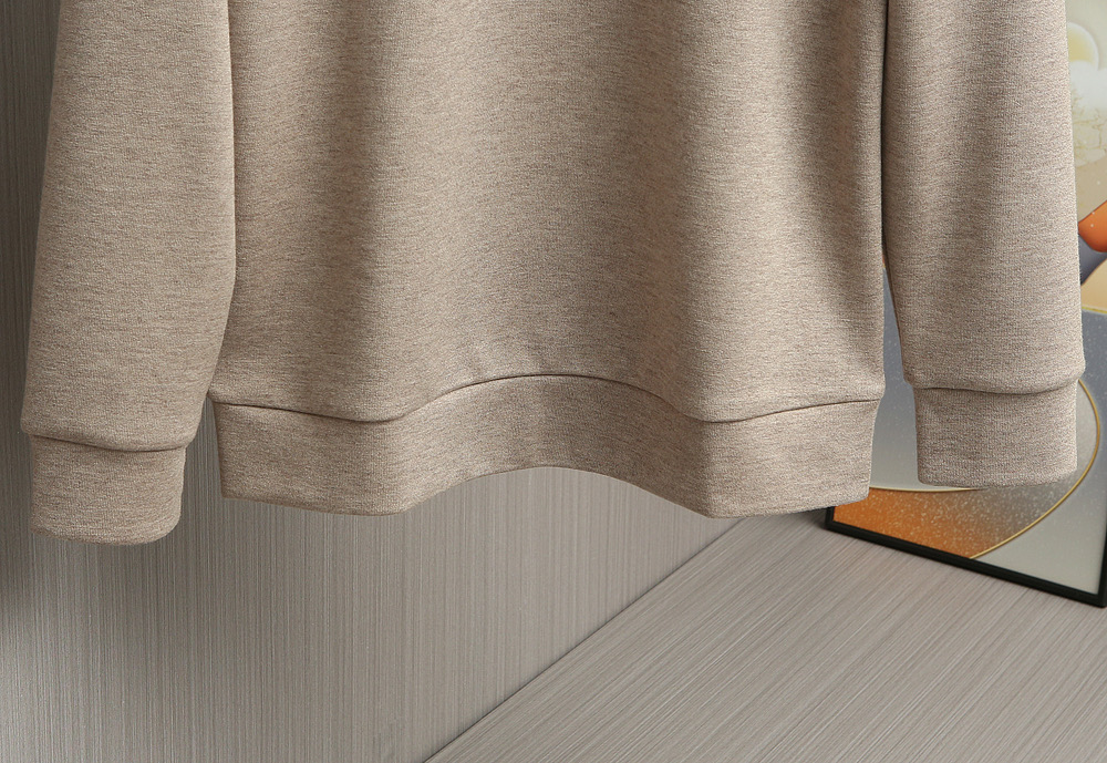 新款上架啦！🌹🌹🌹Loro Piana25秋冬款长袖打底衫 Loro Piana这款打底衫采用的款式基础