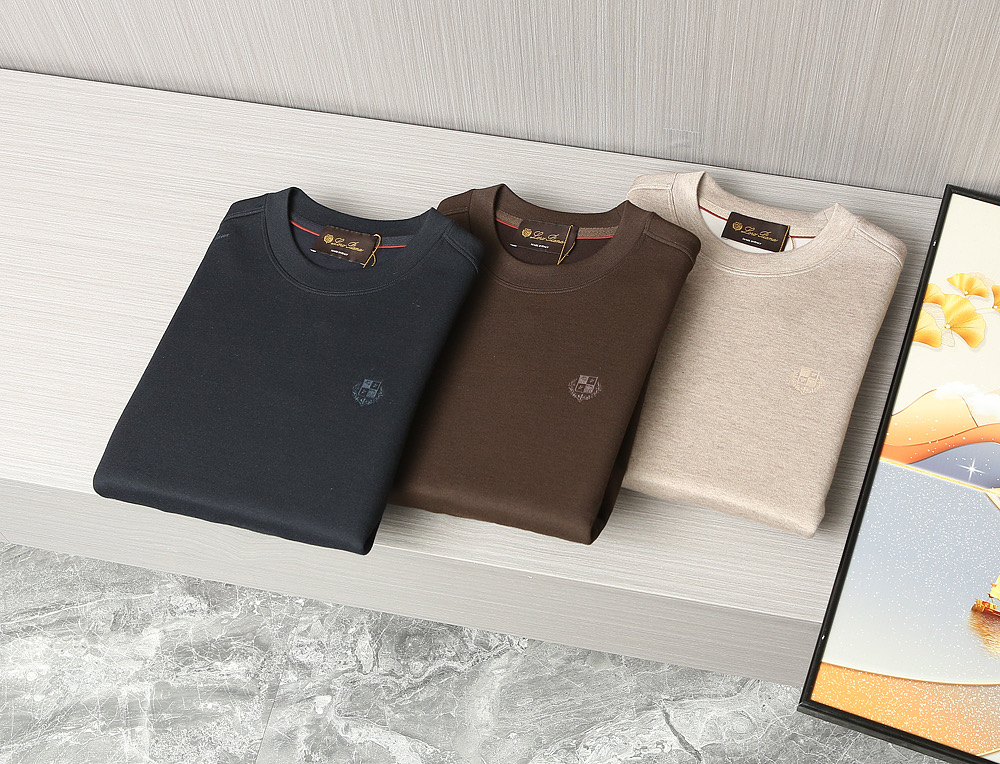新款上架啦！🌹🌹🌹Loro Piana25秋冬款长袖打底衫 Loro Piana这款打底衫采用的款式基础
