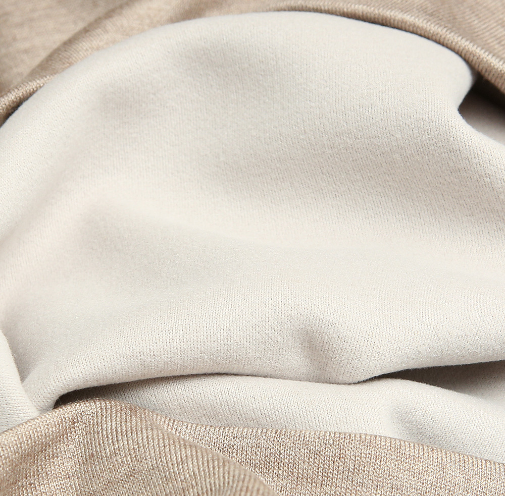 新款上架啦！🌹🌹🌹Loro Piana25秋冬款长袖打底衫 Loro Piana这款打底衫采用的款式基础