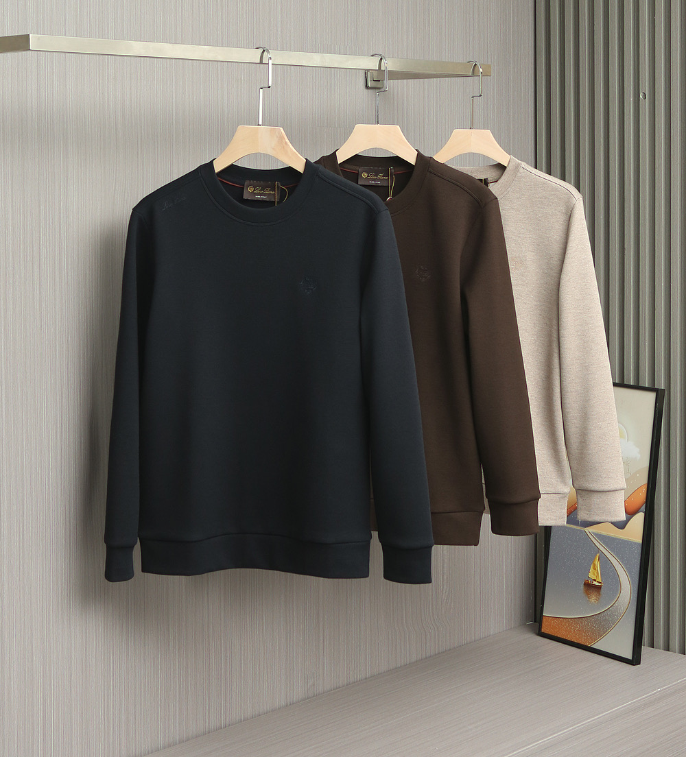新款上架啦！🌹🌹🌹Loro Piana25秋冬款长袖打底衫 Loro Piana这款打底衫采用的款式基础