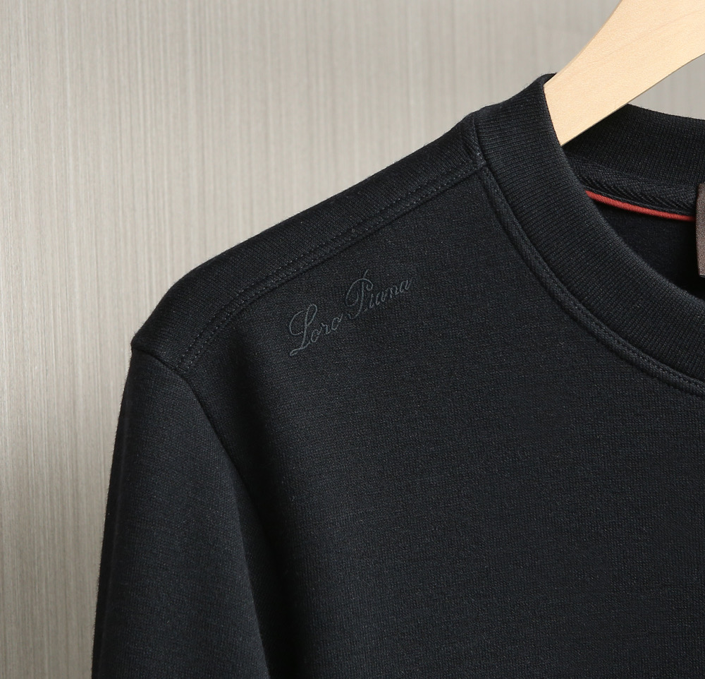 新款上架啦！🌹🌹🌹Loro Piana25秋冬款长袖打底衫 Loro Piana这款打底衫采用的款式基础