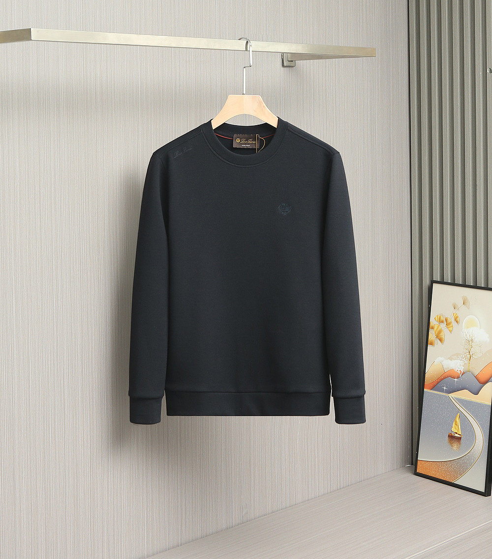 新款上架啦！🌹🌹🌹Loro Piana25秋冬款长袖打底衫 Loro Piana这款打底衫采用的款式基础