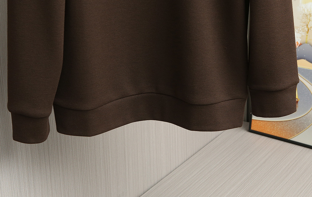 新款上架啦！🌹🌹🌹Loro Piana25秋冬款长袖打底衫 Loro Piana这款打底衫采用的款式基础