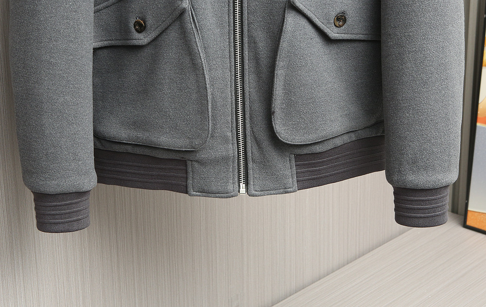 羽绒服 【25年秋冬新品震撼上架啦！🌹🌹🌹诺悠翩雅羊绒搭配内里鹅绒商务领夹克羽绒服。（Loro Pian