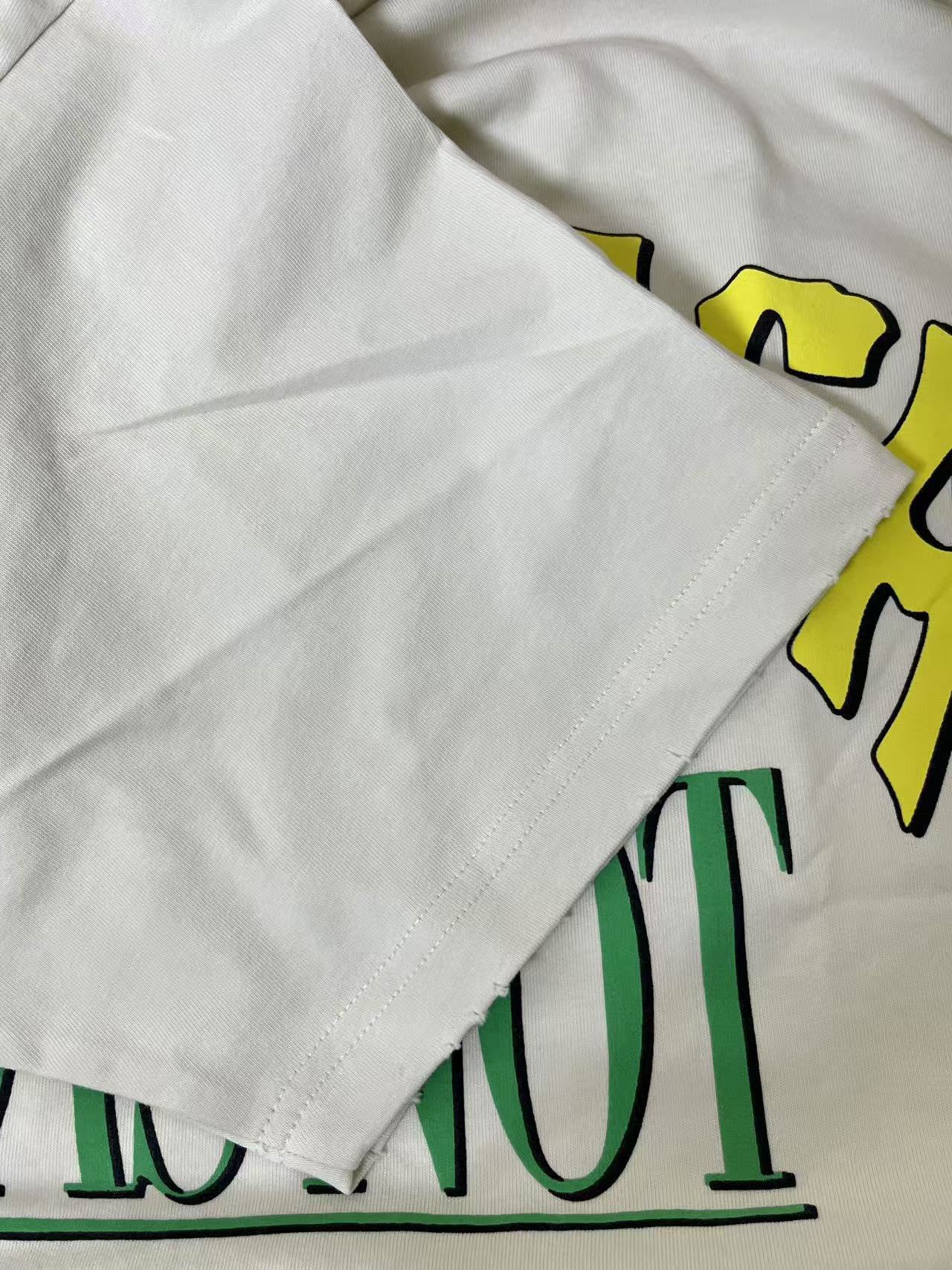 【顶级天花板 区别市面垃圾货】代工厂跟单出品🔥绝对顶级版本🔥不要被外面同文案 盗图党混发低价格拿高奢图迷惑。收到一对比品质就知道差距在哪里啦,不吹虚 认准终端不保证我的品都是最便宜的,但绝对保证对得起兄弟们每分血汗钱! p180
高版本巴黎世家 Balenciaga 新款胸前字母涂鸦发泡印花短袖
椭圆机进口绒面发泡浆工艺 厚感度十足 还原正品印花厚度 不单单是胸前绒面印花 侧面看印花可以看出绒面感 整体印花无牙边 成衣炒盐再加成衣喷白 成衣磨破 割破 该有的都有还原细节 螺纹袖口 下摆 印花重叠对位卡得非常有技巧32s240g双纱精梳棉布料 大货三标齐+码数贴+带Logo防尘纸
颜色:黑色、粉色、米白
尺码:S-L