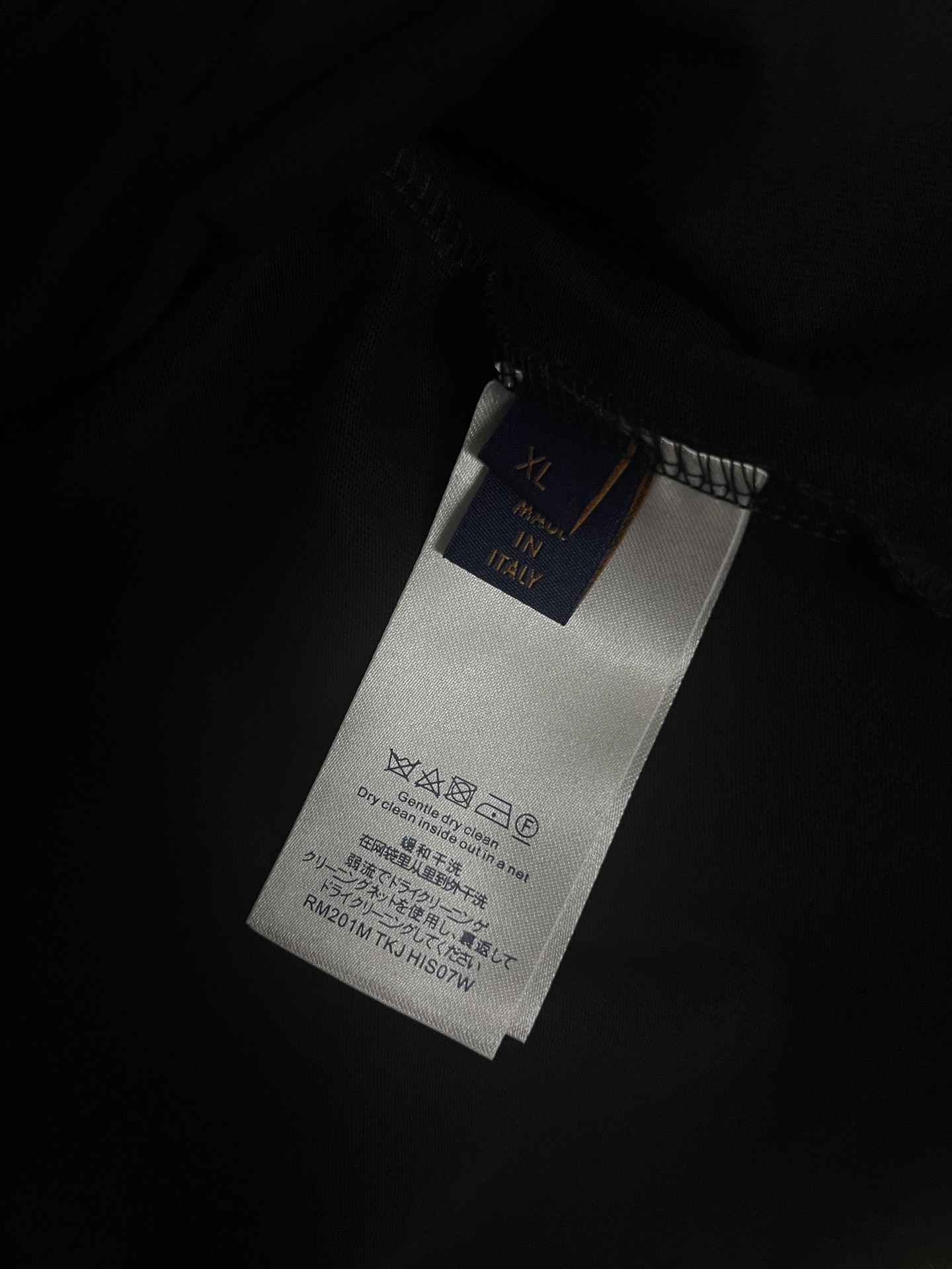 p125
🌈Size SMLXL男女同款
1V路易家25FW早春系列四叶草彩绘直喷印花/刺绣品牌logo纯棉短袖T恤
⚠️洗涤方式：建议干洗或包裹洗衣袋反面单独冷水快速机洗自然晾干！