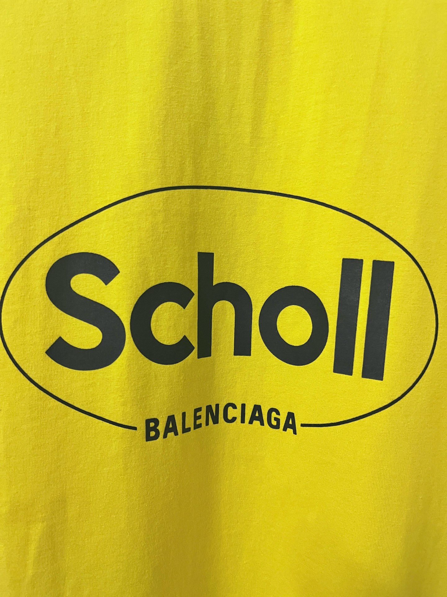 💰150
原版开发,顶级版本
BALENCIAGA巴黎世家2025 SS 联名Scholl印花短袖T恤
✅本市场No.1的质量 真正天花板品质
✅全部原版开发注意细节图 避免被盗图商家混发
✅正确260g定制定染纯棉双纱面料 柔软舒适不掉色
✅进口材料康丽机器印花 效果立体清晰 牢固不脱落
✅定染螺纹 无色差 不变形 超级重工 区别通货
这里解释一下为什么我比别人贵一点,
1.看似是简单的印花或绣花 其实一点都不简单 10000%进口机还原 不是嘴上说 欢迎对比同行
2.每款均为公司出品 细节做工面料均和一致. 保证和无色差. 不可怕 谁假谁尴尬。不丢人 还买不到正确版本才丢人。
3.注意螺纹领口均为某巴某黎原领口 高包裹度 领口宽度和柜柜精确到毫米 厚领口不易变形 高档货领口孤独都是还原柜柜 区别世面大领口普通垃圾短袖印个印花 上身锁骨都漏出来 就敢自称高版本 麻烦长长心吧 买过或者见过的客户 再拿我家货 都会回头下单 这就是质量 这就是品质
4.不同款式水洗麦主麦包括进口麦的颜色与编码都不一样 真正还原柜台 众所周知 巴黎世家每个季度的领标上英文或者颜色都不一样 区别世面清一色通货主麦水洗麦的快餐货
5.注意做工 领口处针脚 无折叠 顺畅自然没重叠线 真正还原 这是多少人都做不到的
6.面料采用260g巴黎专用双纱 面料没人可以做的比我家更好 和市面上的普通版本真的没办法比 尊重一下 好歹也是几千元的东西 真的别去穿地摊货质量
7.做工全方位还原 包装全方位还原 成本巨高
8.我在这里作出保证这是你能找到的最高品质
尺码:1-4码