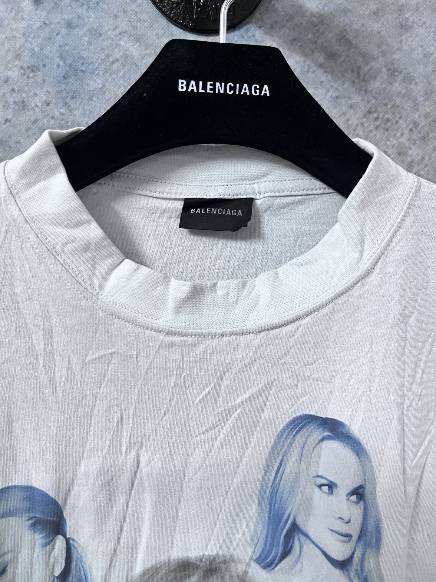  新品上架🔝
BLCG/25SS 褶皱人像白Tee
6400购入原版 
！！注意面料克重为薄版 
非市场