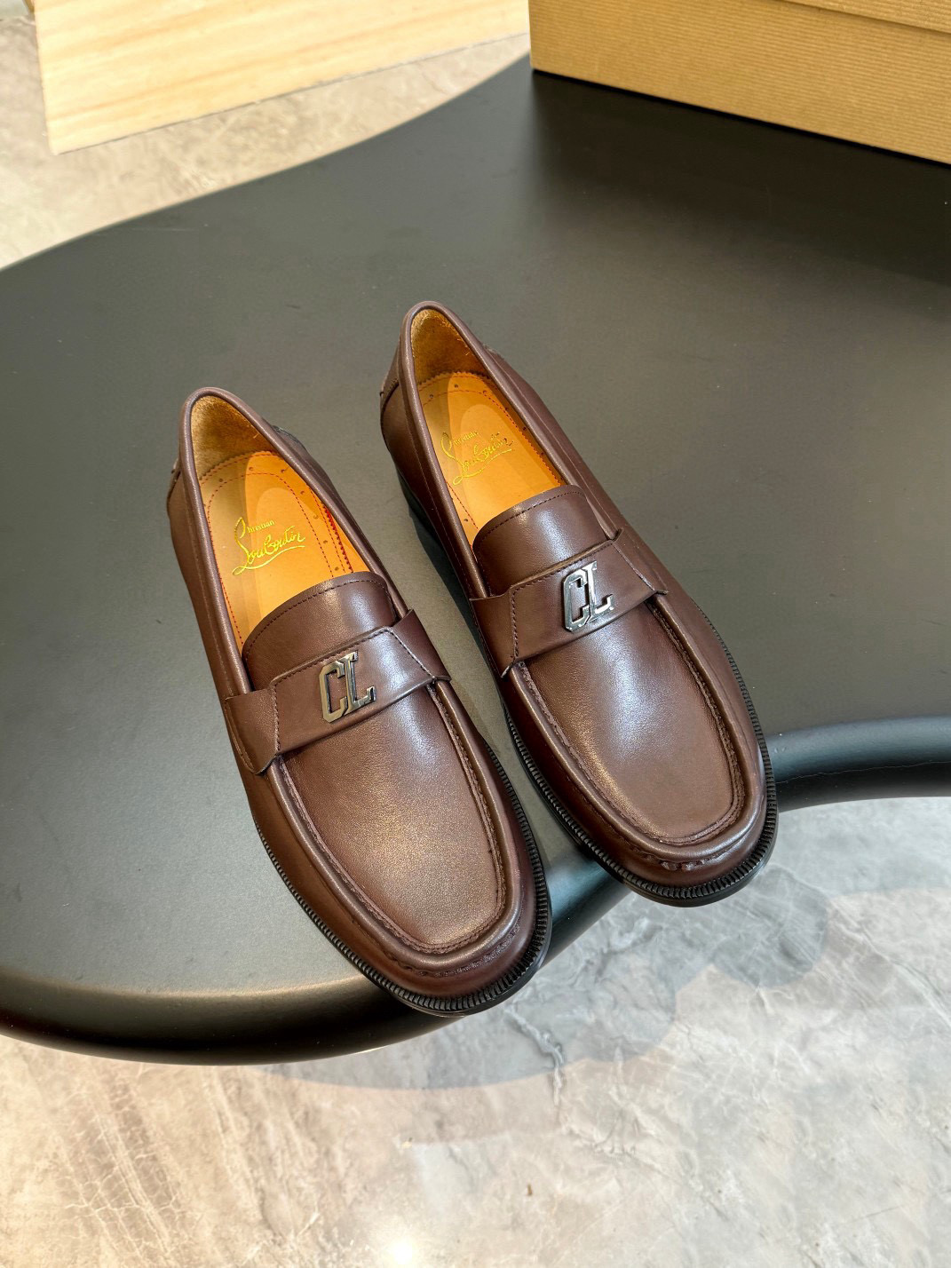 NO:272230,New style real shot of CL~ high-end men's casual loafers and red soles!  Original order genuine top-level goods Top-level original order purchasing goods!  Original imported anti-hair cowhide imported cowhide inner cowhide foot pad original genuine leather big sole ~ compare the authentic products at will!  Size38-44 (45.46.47 can be customized), christian louboutin, christian louboutin, loafers, cowhide, Leather soles19860909批元新款实拍CL～高端男士休闲乐福鞋红底鞋！原单正品顶级货 顶级原单代购货！原版进口反毛牛皮进口牛皮内里牛皮垫脚原版真皮大底～随意对比正品！Size38-44（45.46.47可定制）,,christian louboutin,christian louboutin,loafers,cowhide,Leather soles,Men's shoes