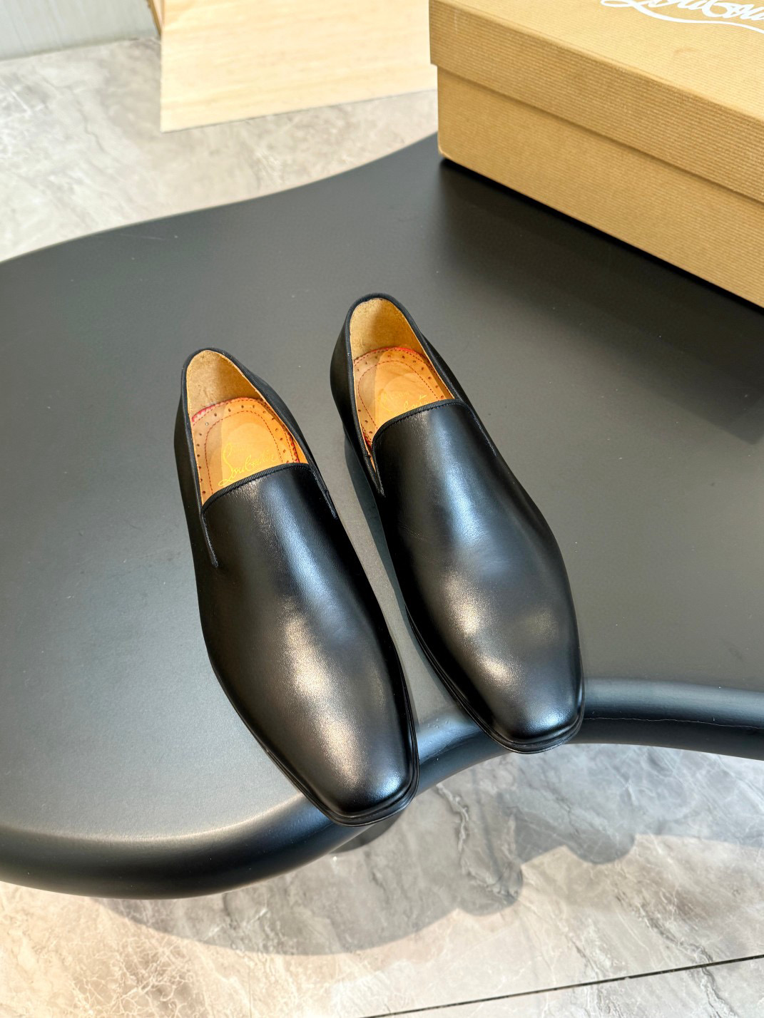 NO:273918,New style real shot of CL~ high-end men's casual loafers and red soles!  Original order genuine top-level goods Top-level original order purchasing goods!  Original imported pattern cowhide imported cowhide inner cowhide foot pad original genuine leather big sole ~ compare the authentic products at will!  Size39-44 (38.45.46.47 can be customized), christian louboutin, christian louboutin, loafers, cowhide, Leather soles19860909批元新款实拍CL～高端男士休闲乐福鞋红底鞋！原单正品顶级货 顶级原单代购货！原版进口花纹牛皮进口牛皮内里牛皮垫脚原版真皮大底～随意对比正品！Size39-44（38.45.46.47可定制）,,christian louboutin,christian louboutin,loafers,cowhide,Leather soles,Men's shoes