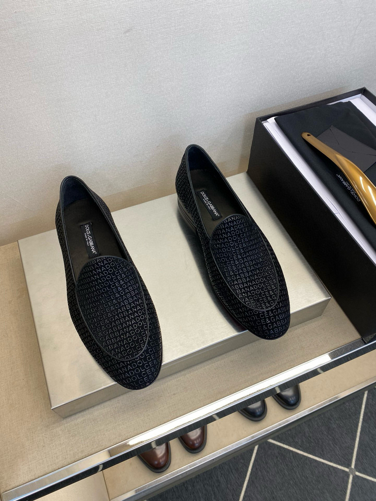 NO:354632,【D&*G】, top crafts, fashionable formal leather bottom, regular code 39-44, (5-10) will be released simultaneously!  goods!  Top-level handicrafts [Strong] Italy imported raw leather calf noodles (super texture and feel), imported calf leather inside, fully imported leather genuine leather bottom!  !  Super ritual sense!  gentlemanly, cowhide, Leather soles19860909【D&*G】 ,顶尖工艺品 时尚正装皮底 正码39一44,(5一10) 同步发售！货！顶级手工艺[强]意大利全面进口原皮料小牛面(超强质感、手感),内里进口小牛皮,全进口皮丕真皮大底！！超级仪式感！绅士风,,cowhide,Leather soles,Men's shoes