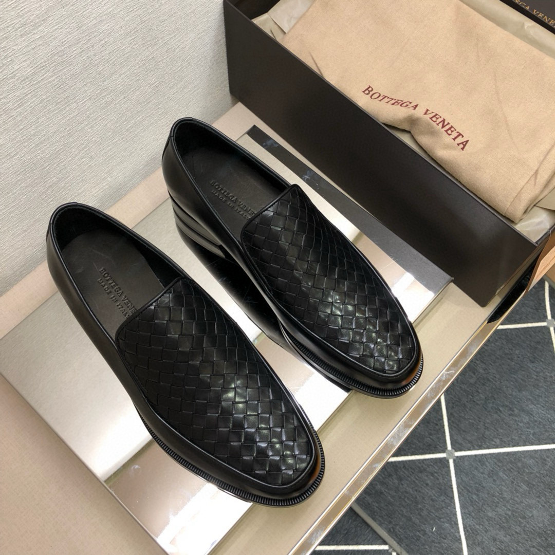 NO:354646,Top quality!  【B*V】Official leather shoes!  Pure and high quality can be compared 11!  Original calfskin fabric!  Inside calfskin with tree cream bark!  Goodyear handmade payment!  The entire leather is fully covered with a large bottom!  39-44 (38.45.46 Custom made without return or exchange) Approval, cowhide19860909顶尖品质！【B*V】正装皮鞋！纯正高品质可11比较！面料原版小牛皮！内里小牛皮配树膏皮！固特异手工款！全系真皮注朔大底！39-44(38.45.46定做不退换)批元,,cowhide,Men's shoes