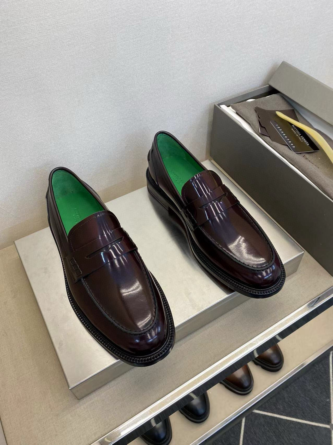 NO:354664,[B*V] Top crafts, fashionable formal leather bottom, regular code 39-44, (6.5-9) will be released simultaneously!  goods!  Top-grade handicrafts [Strong] Italy imported raw leather calf paint (super texture and feel), imported calf leather inside, fully imported leather genuine leather bottom!  !  Super ritual sense!  Gentlemanly style!  38,45 Custom made non-return, cowhide, Leather soles19860909【B*V】 顶尖工艺品 时尚正装皮底 正码39一44,(6.5一9) 同步发售！货！顶级手工艺[强]意大利全面进口原皮料小牛漆面(超强质感、手感),内里进口小牛皮,全进口皮丕真皮大底！！超级仪式感！绅士风！38,45订做不退换,,cowhide,Leather soles,Men's shoes