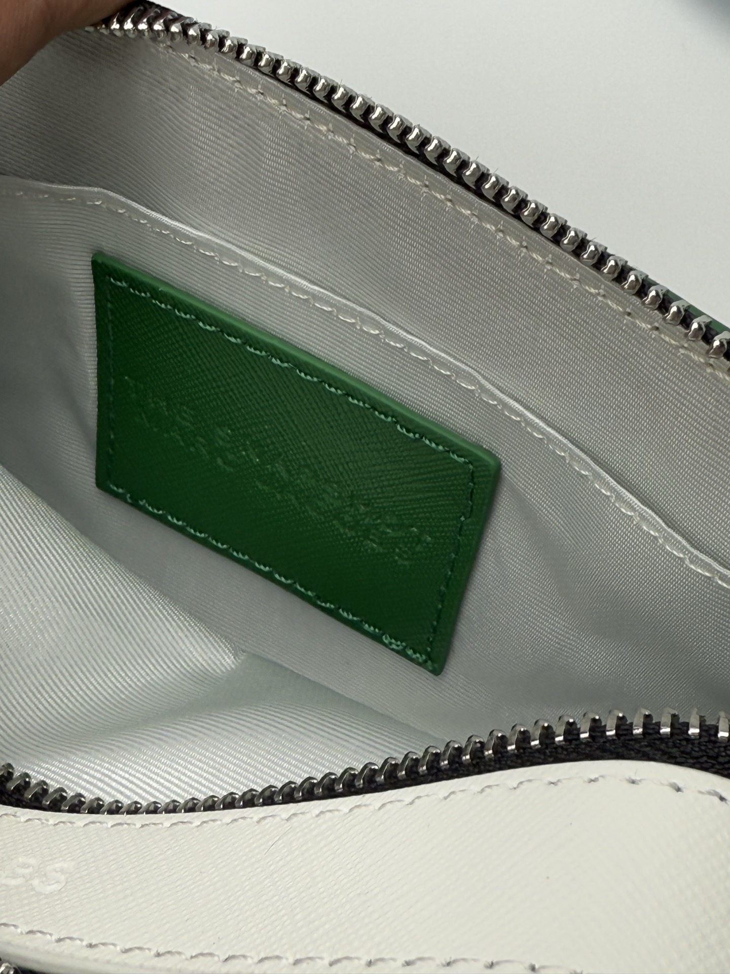 MJ相机包  一年四季人手必备一只的相机包 火遍全球的相机包 颜色非常美丽 更显青春活力 深得众明星.网