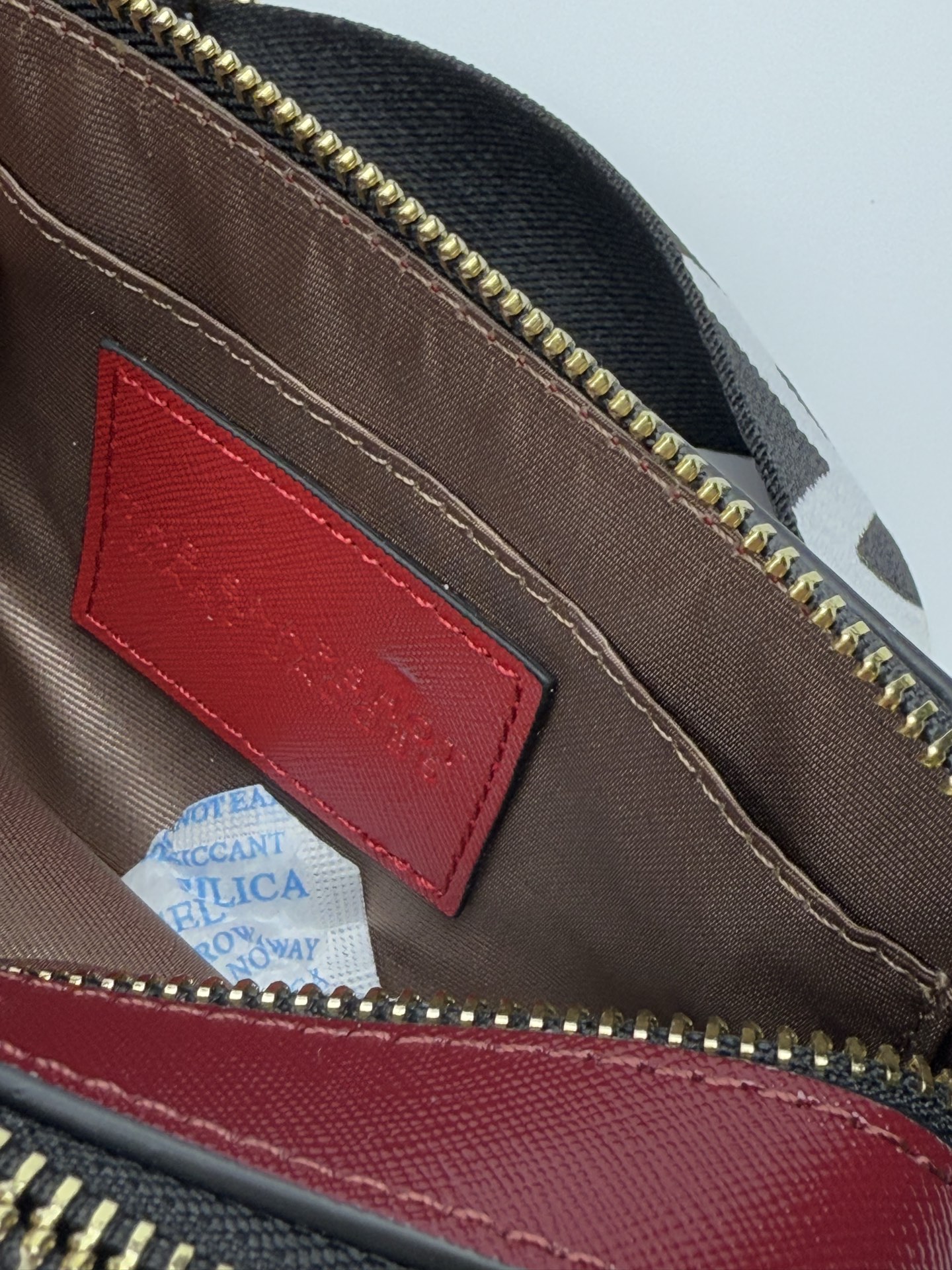 MJ相机包  一年四季人手必备一只的相机包 火遍全球的相机包 颜色非常美丽 更显青春活力 深得众明星.网