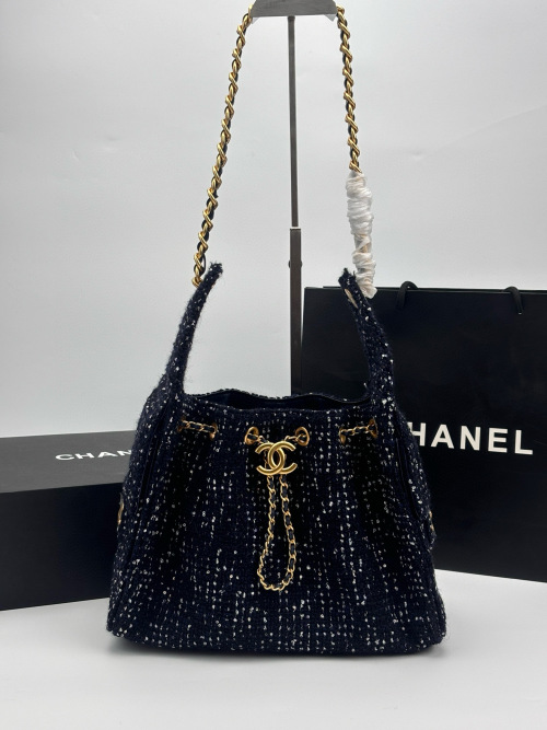 Chanel 25 Bag Tweed with Gold Chain, Elegant Design, Size 26-14-30cm 1 Chanel 25 Bag Tweed with Gold Chain, Elegant Design, Size 26-14-30cm