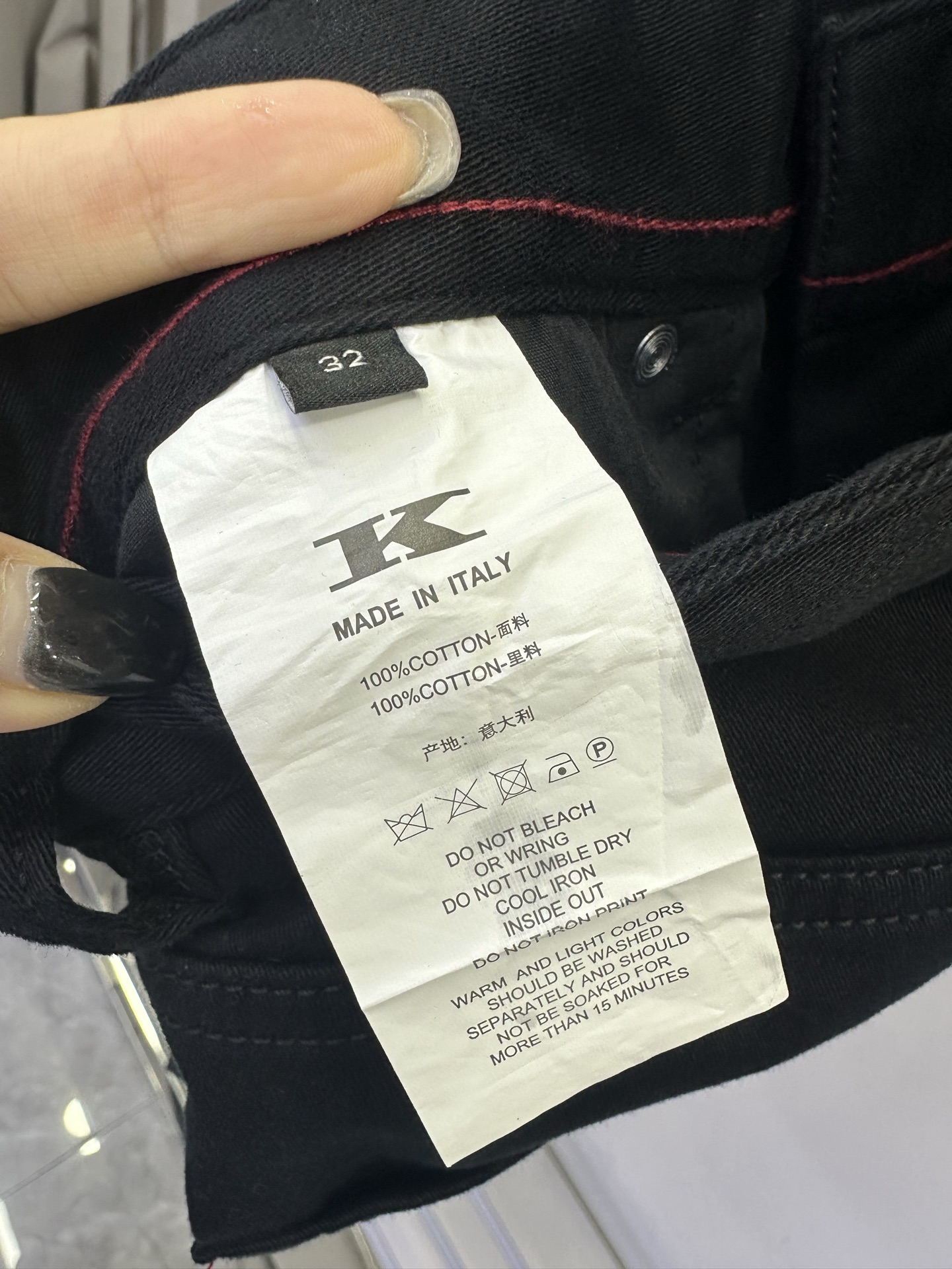 Kiton休闲裤 25ss秋冬新款 直筒版型 细腻斜纹布面料手感舒服 上身挺括有型 专柜最新五金配件搭配