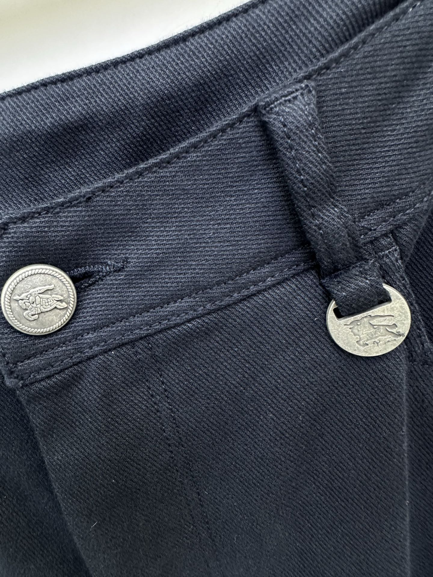 Burberry户外 25ss秋冬新款 直筒版型 立体裁剪专柜同款面料 最新上新 四面弹力上身舒适 定制