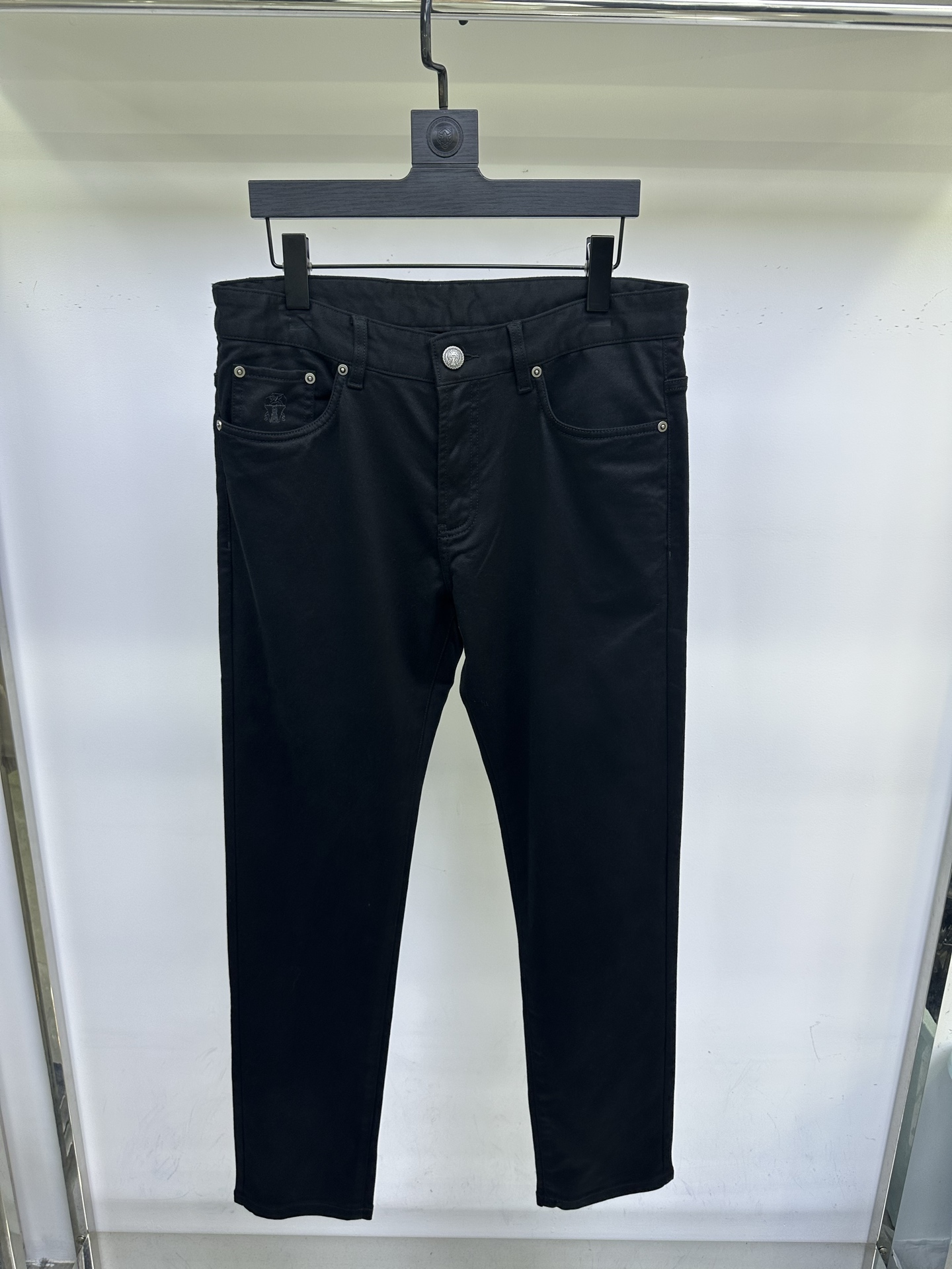 BC休闲裤 25ss秋冬新款 直筒版型 细腻斜纹布面料手感舒服 上身挺括有型 专柜最新五金配件搭配定制蓝