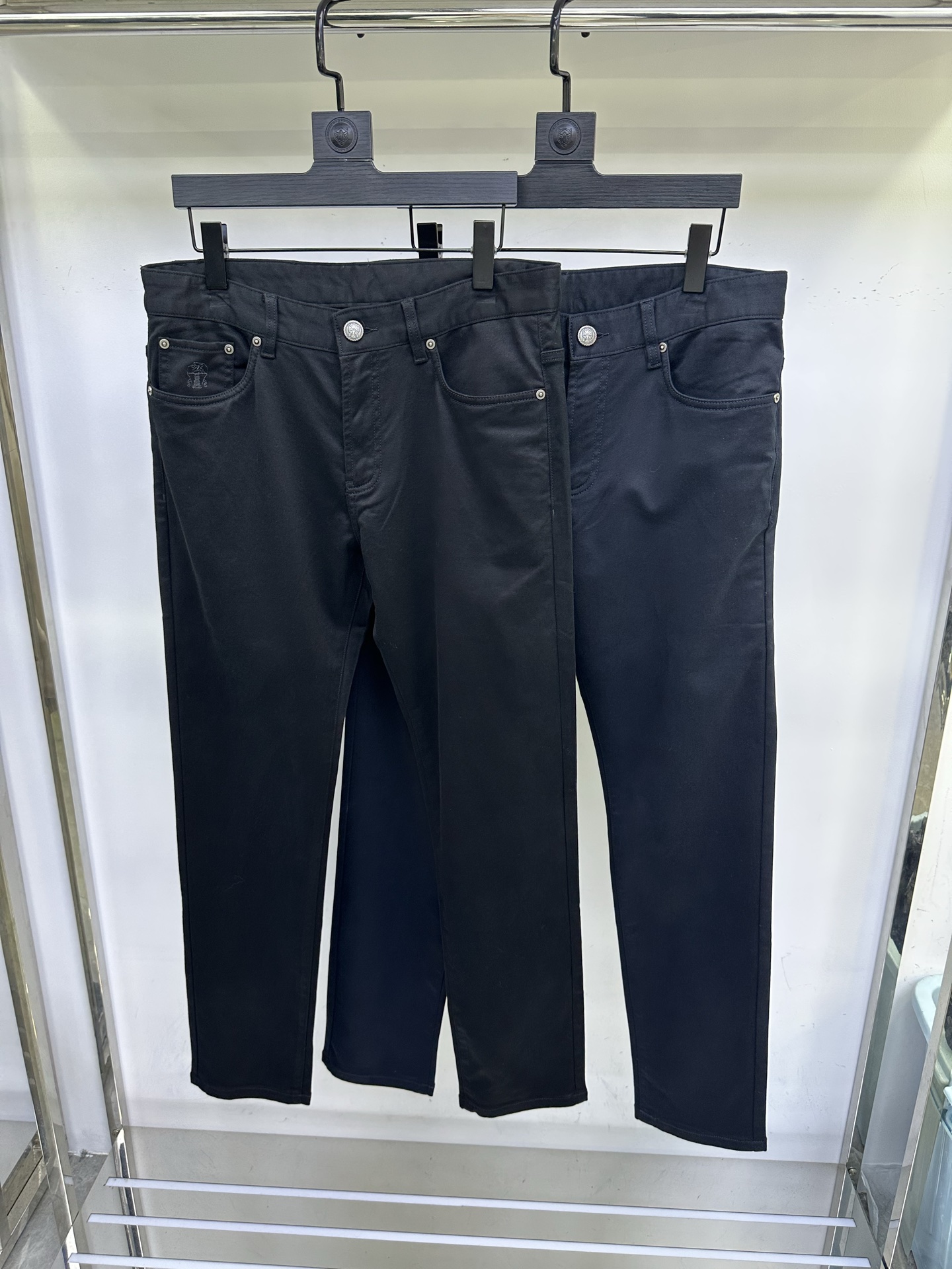 BC休闲裤 25ss秋冬新款 直筒版型 细腻斜纹布面料手感舒服 上身挺括有型 专柜最新五金配件搭配定制蓝