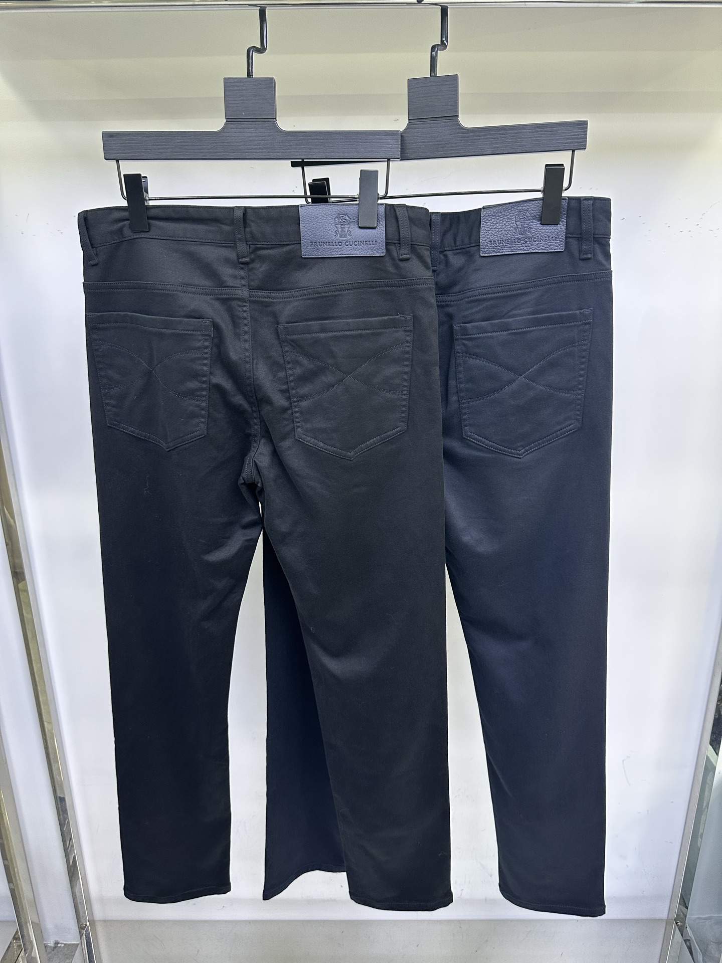BC休闲裤 25ss秋冬新款 直筒版型 细腻斜纹布面料手感舒服 上身挺括有型 专柜最新五金配件搭配定制蓝