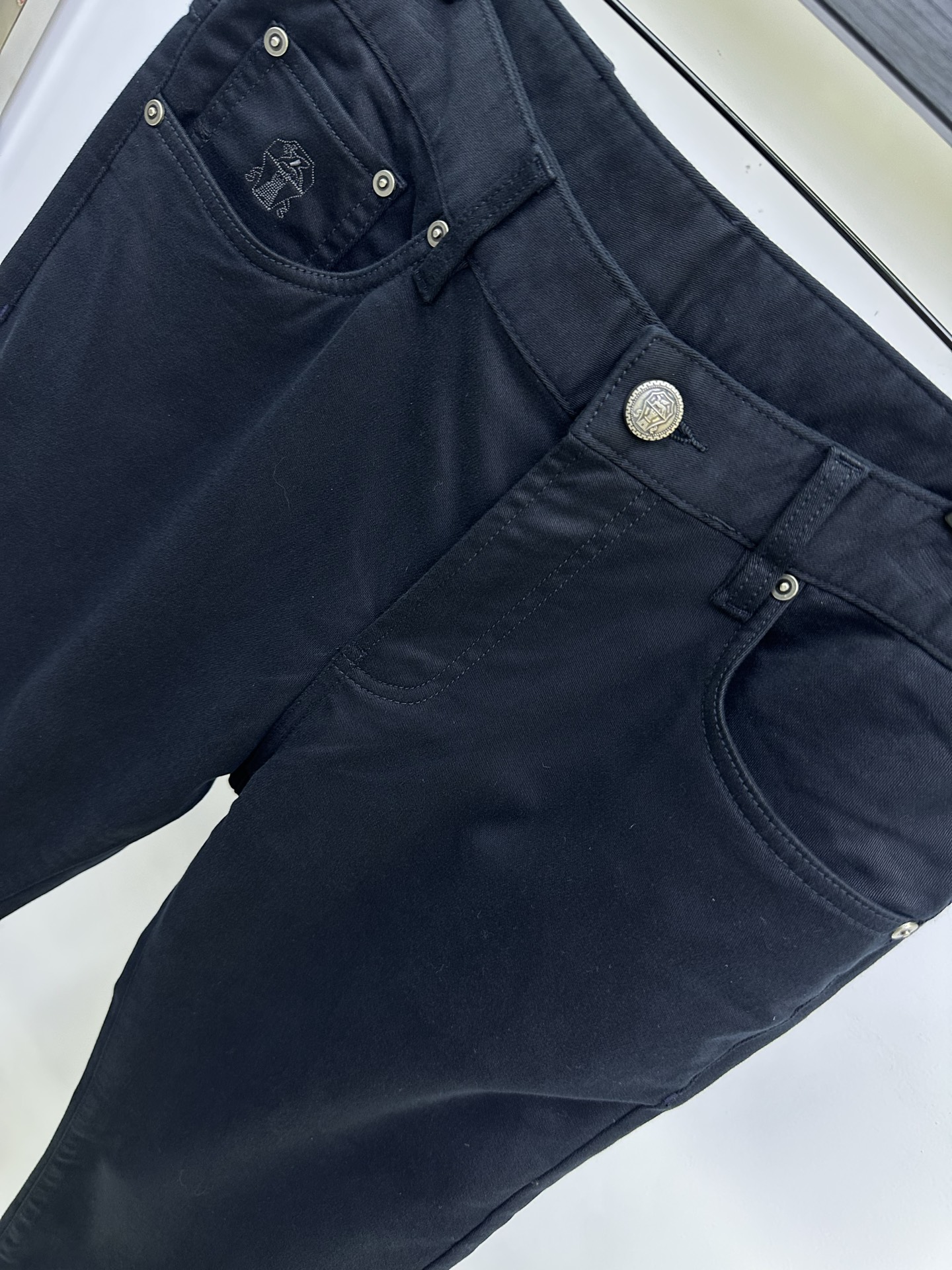 BC休闲裤 25ss秋冬新款 直筒版型 细腻斜纹布面料手感舒服 上身挺括有型 专柜最新五金配件搭配定制蓝