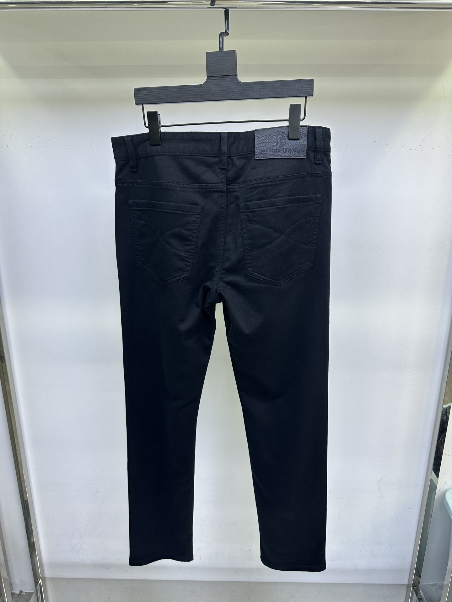 BC休闲裤 25ss秋冬新款 直筒版型 细腻斜纹布面料手感舒服 上身挺括有型 专柜最新五金配件搭配定制蓝