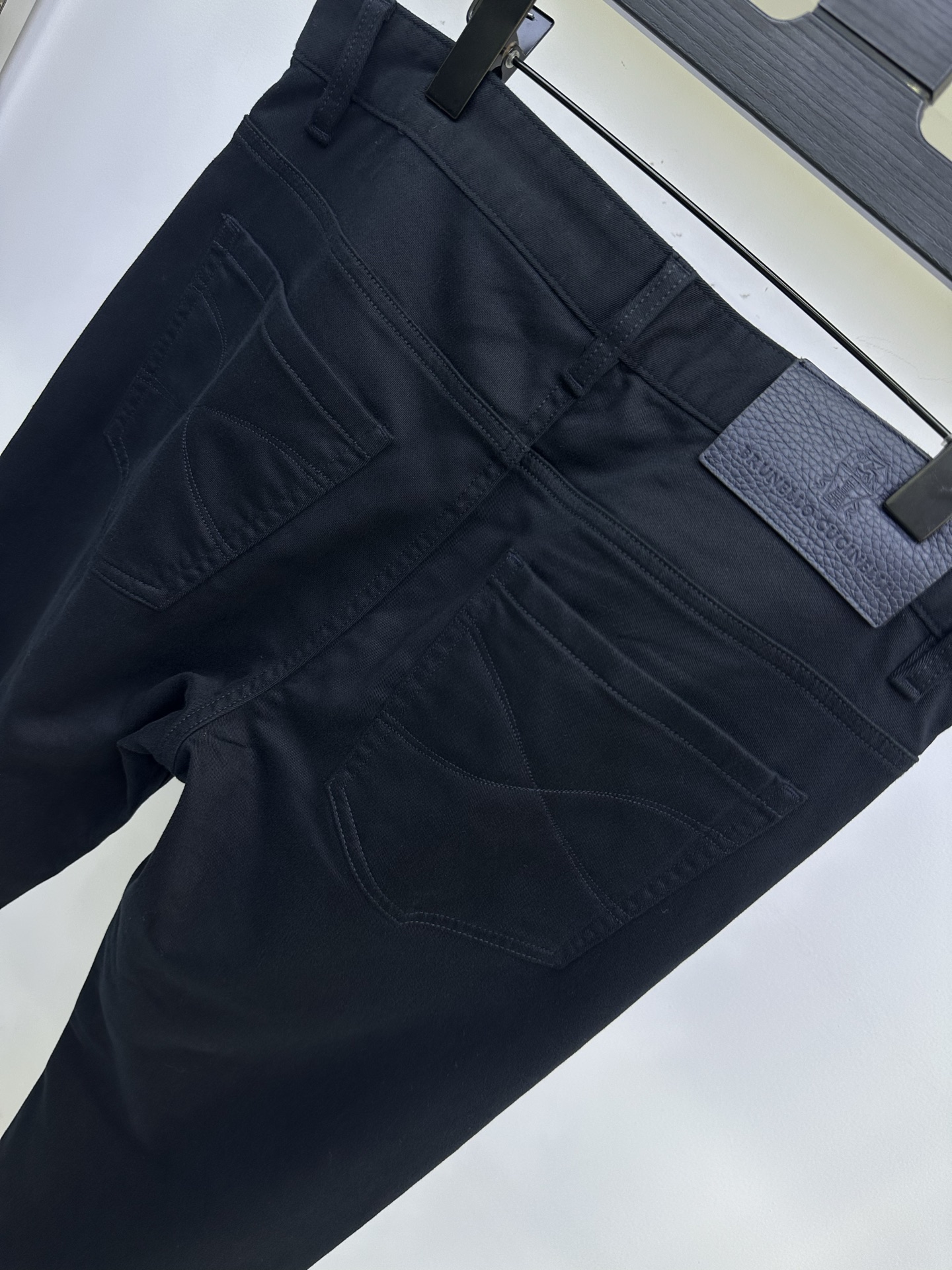 BC休闲裤 25ss秋冬新款 直筒版型 细腻斜纹布面料手感舒服 上身挺括有型 专柜最新五金配件搭配定制蓝