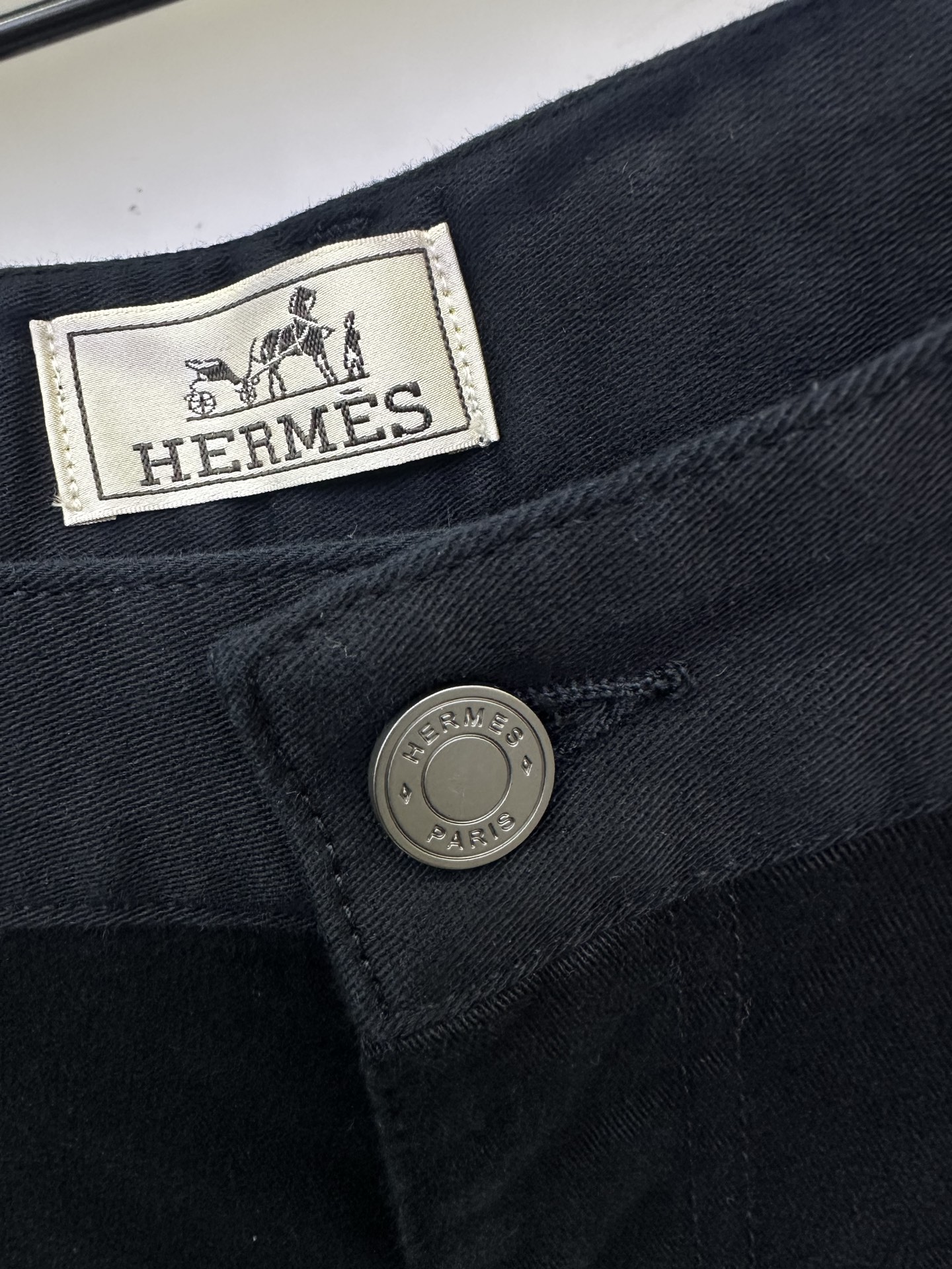 爱马仕（HERMES）休闲裤 25ss秋冬新款 直筒版型 定制细腻斜纹布面料 有质感 挺阔有型 最新后袋