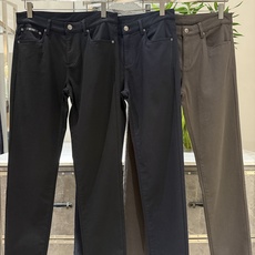 🎺🎺顶级Prada休闲裤 26ss 秋冬新款 专柜同步 最新后腰皮牌+后袋经典涂珐琅三角形金属徽标,是品牌高奢辨识度符号 🎺🎺顶级Prada休闲裤 26ss 秋冬新款 专柜同步 最新后腰皮牌+后袋经典涂珐琅三角形金属徽标,是品牌高奢辨识度符号