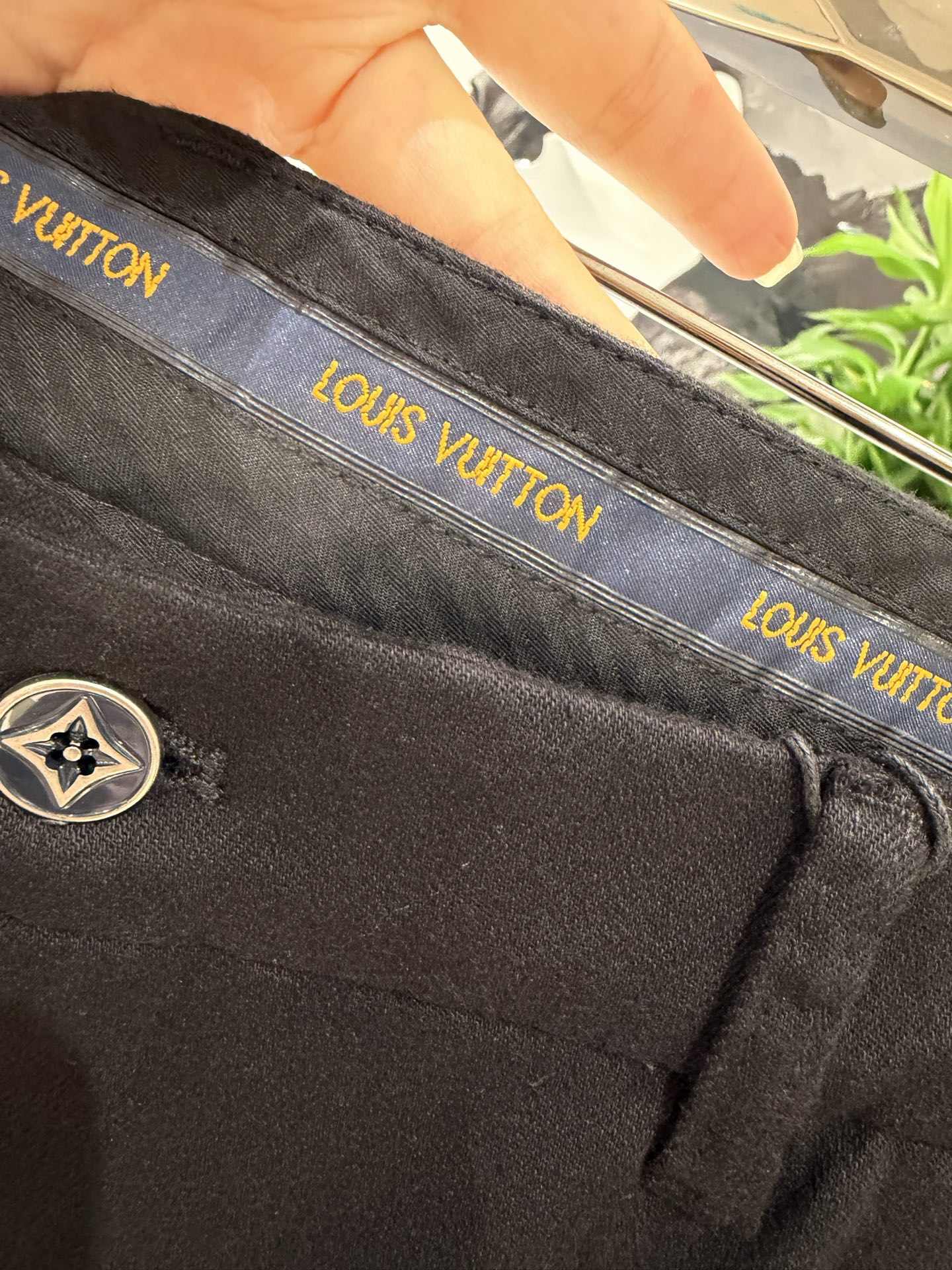 🎺🎺顶级LV黑牛 26ss 秋冬新款 专柜同步 Louis Vuitton(LV) 腰内侧印有品牌专属织带印花,门襟纽扣 🎺🎺顶级LV黑牛 26ss 秋冬新款 专柜同步 Louis Vuitton(LV) 腰内侧印有品牌专属织带印花,门襟纽扣