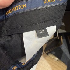 🎺🎺顶级LV黑牛 26ss 秋冬新款 专柜同步 Louis Vuitton(LV) 腰内侧印有品牌专属织带印花,门襟纽扣 🎺🎺顶级LV黑牛 26ss 秋冬新款 专柜同步 Louis Vuitton(LV) 腰内侧印有品牌专属织带印花,门襟纽扣