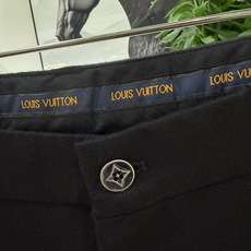🎺🎺顶级LV黑牛 26ss 秋冬新款 专柜同步 Louis Vuitton(LV) 腰内侧印有品牌专属织带印花,门襟纽扣 🎺🎺顶级LV黑牛 26ss 秋冬新款 专柜同步 Louis Vuitton(LV) 腰内侧印有品牌专属织带印花,门襟纽扣
