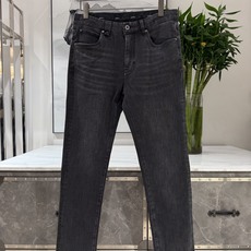 🎺🎺顶级Brioni灰牛 26ss秋冬新款 专柜同步 Brioni(布里奥尼)男士烟灰色牛仔裤产品解析 一、品牌标识细节 🎺🎺顶级Brioni灰牛 26ss秋冬新款 专柜同步 Brioni(布里奥尼)男士烟灰色牛仔裤产品解析 一、品牌标识细节