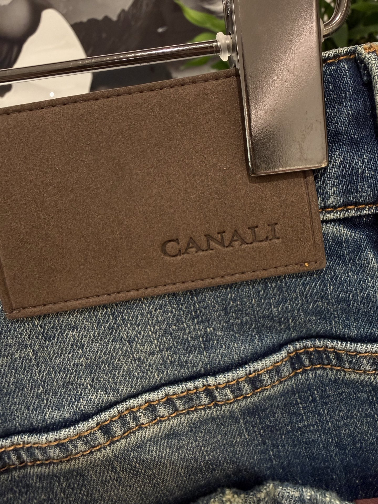 🎺🎺Canali牛仔裤 26ss 秋冬新款  专柜同步  经典牛仔结构，门襟金属纽扣质感细腻，整体正面无夸张印花大log