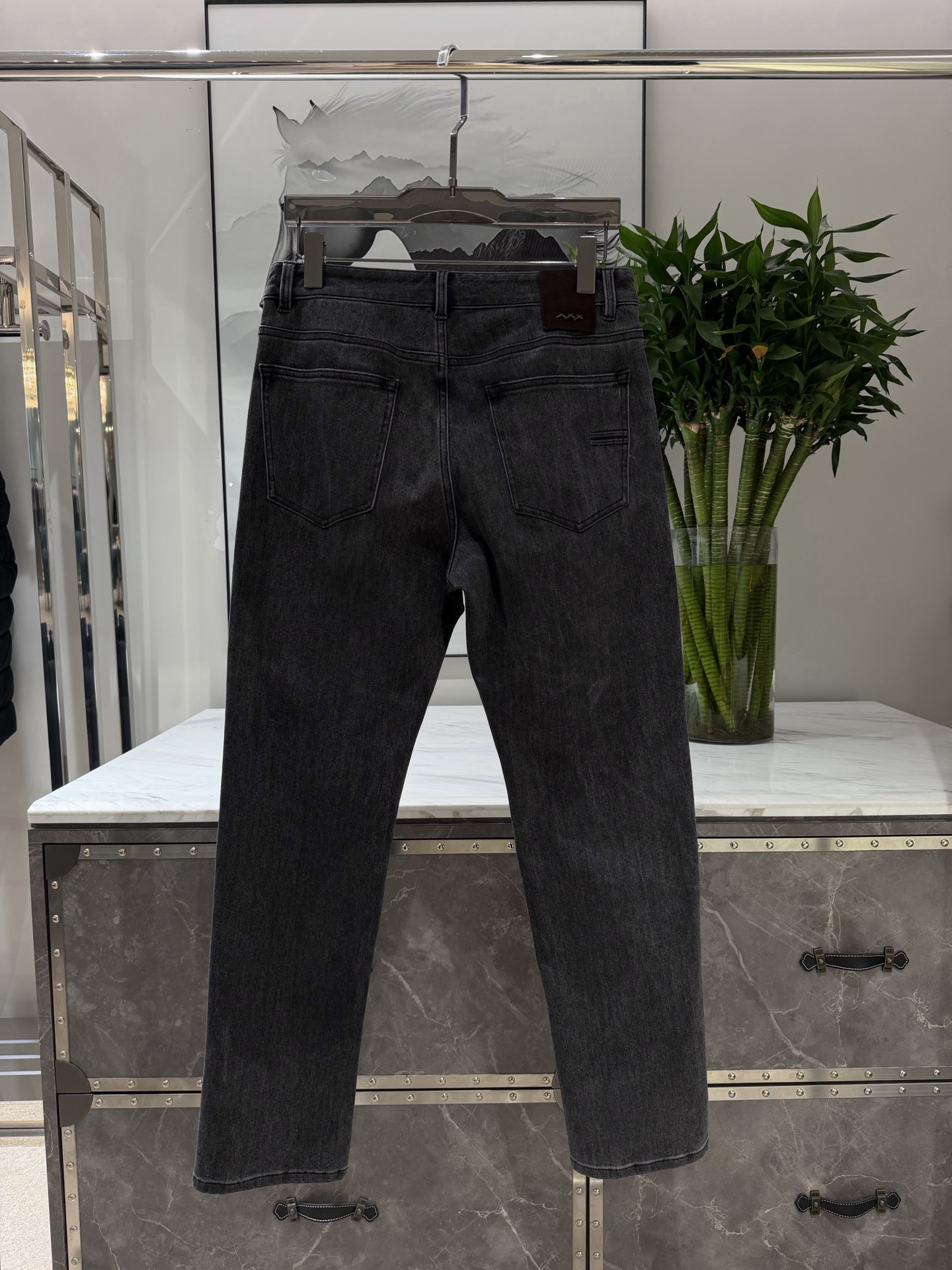 🎺🎺顶级Zegna灰牛 26ss 秋冬新款 专柜同步 杰尼亚(Zegna)这条灰黑牛仔裤属于品牌Roccia经典休闲丹宁 🎺🎺顶级Zegna灰牛 26ss 秋冬新款 专柜同步 杰尼亚(Zegna)这条灰黑牛仔裤属于品牌Roccia经典休闲丹宁