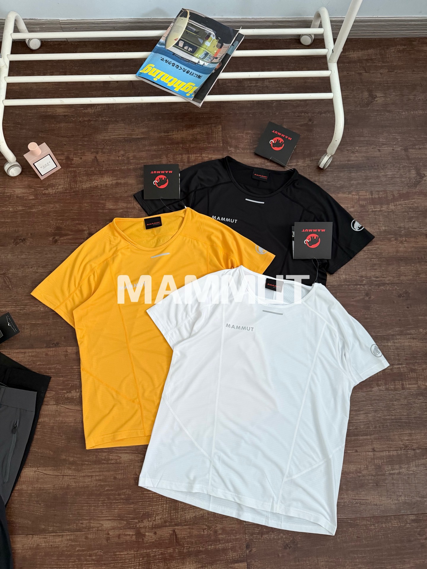 供P100
颜色:黑色 橘色
尺码:M到3XL
MAMMUT猛犸象Aenergy男士户外登山运动HeiQ Fresh减少异味短袖T恤
线上700+
猛犸象雪山系列最新款肌理感速干衣!轻量化高弹聚酯纤维面料,根据环境气温变化迅速散热排汗调节温度!HeiQ Fresh工艺处理,缓解出汗后异味问题!肌理感微孔面料,亲肤透气舒适,裸感十足!
全身6处3M反光印花点缀,大大提升户外暗光环境的安全性!全身4D立体剪裁,肩部偏移,Merrow平缝技术,减少运动时肩部摩擦!
高端户外系列,兄弟萌放心入!
M胸围101衣长68建议100-120斤
L胸围106衣长70建议120-140斤
XL胸围111衣长72建议140-160斤
XXL胸围116衣长74建议160-180斤
3XL胸围121衣长76建议180-200斤