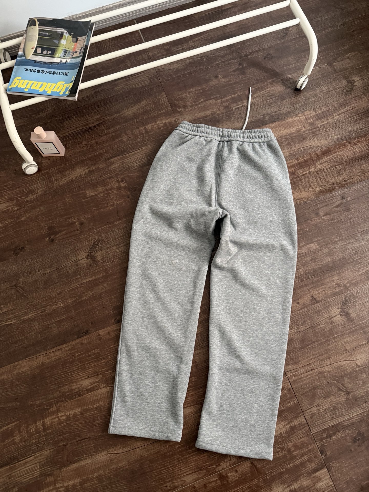 💰115
拉夫情侣款经典的RAlph lauren阔腿直筒
这个价格真的值得人手nnn条自留，因为版型够好 9.0
全新升级的澳绒够舒服
全系列4个配色都好好看，最最不挑人的一条直通阔腿裤太能修饰身材了！！！

510g s m超高密度奥离子绒 ！
重磅超厚实进口奥绒 单条的用料就足足有0.65～0.75公斤。很厚实的一条

注意整个的绒感 超级细腻柔软 贴肤之后肌肤仿佛被云朵包裹着 整个的保暖性也是冬季所有加绒面料里最高的 整条不亚于顶级的防风裤 手感更蓬松 有肉感 贴肤巨享受～
一条过冬完全ok的哈
关于尺码
情侣款
160-170-175-180四个尺寸

     腰围	臀围	裤长	建议体重
165	66	       106	100	      90~120斤
170	70	        110	102      120~140斤
175	74	         114	104       140~160斤
180 78          118   106       160~180斤