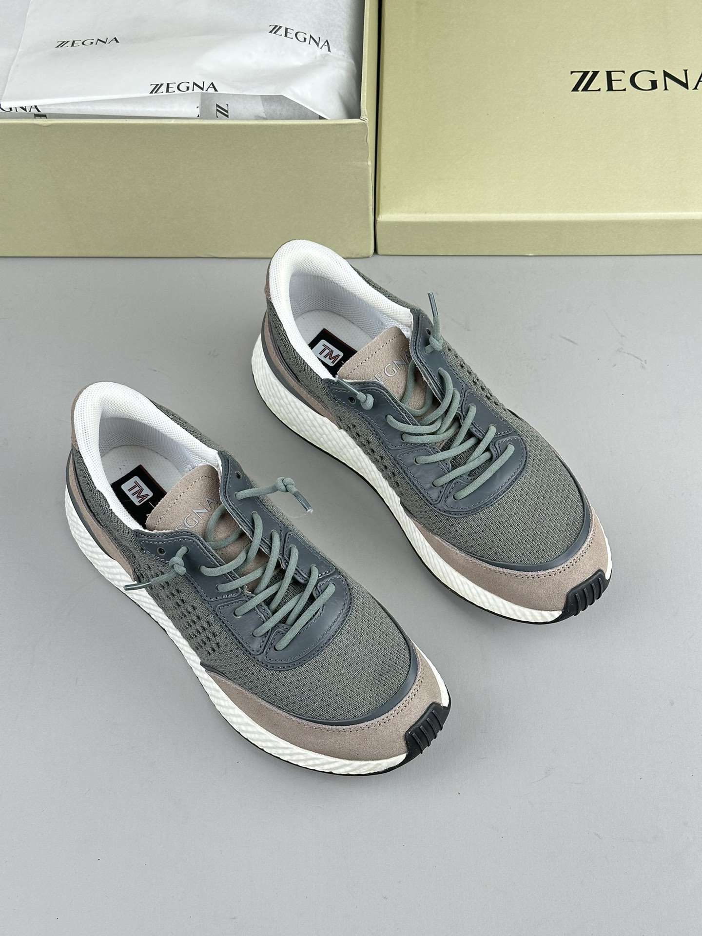 NO:271570,The original version of the zenia is updated in the Italian middle word 