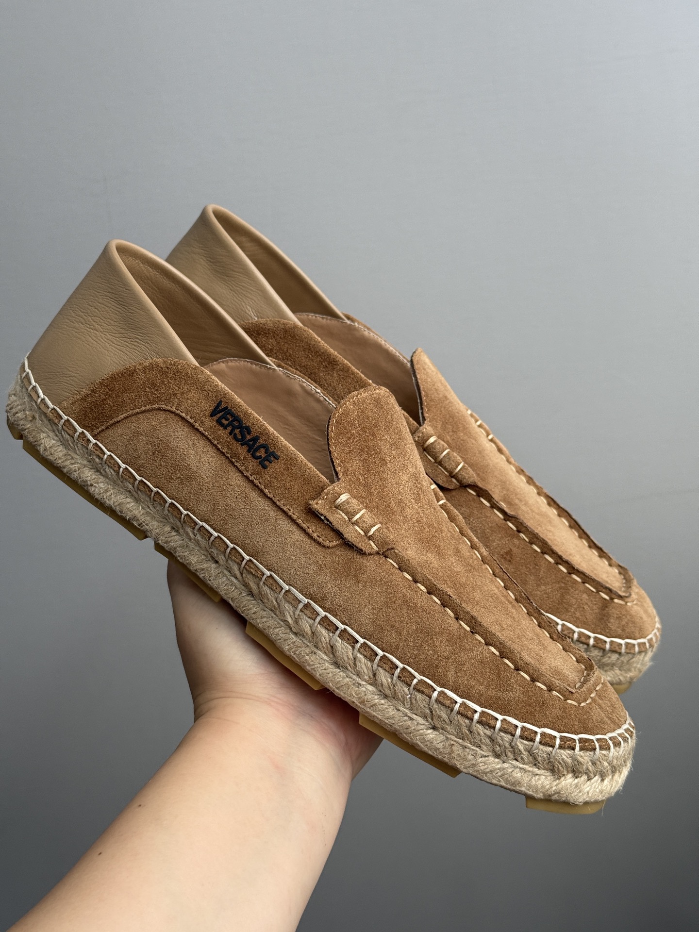 NO:349119,VERSACE latest update of Versace fisherman shoes imported overskin fur slippers design Specially matched with leather decorative cowhide inner paired with raffia fiber midsole embellishment three-dimensional brand logo rubber outsole normal leather shoe size 39-44, versace, versace, slippers, espadrilles, cowhide19860909VERSACE范思哲最新款更新 渔夫鞋进口翻毛皮 可拖鞋款设计 专用搭配皮革装饰牛皮内里搭配酒椰叶纤维中底点缀立体品牌logo标橡胶大底正常皮鞋码39-44,,versace,versace,slippers,espadrilles,cowhide,Men's shoes