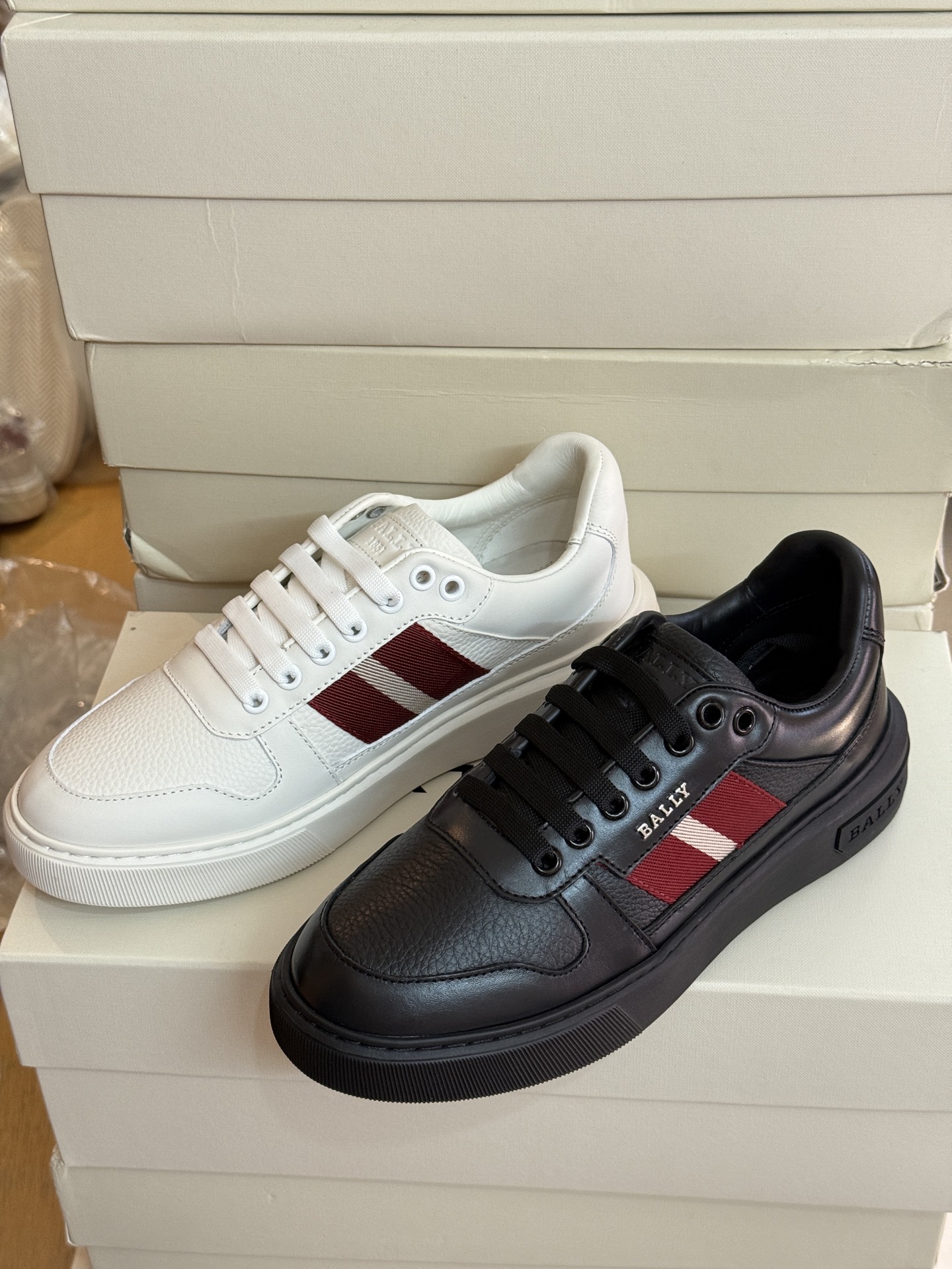 NO:729930,BALLY's original order has been replenished and is in stock. 39 39.5 40 40.5 41 41.5 42 42.5 43 43.5 44 are available in two colors. Recommended in stock.19860909BALLY 原单货补货到家 现货39 39.5 40 40.5 41 41.5 42 42.5 43 43.5 44 两色可选现货推荐,,Men's shoes