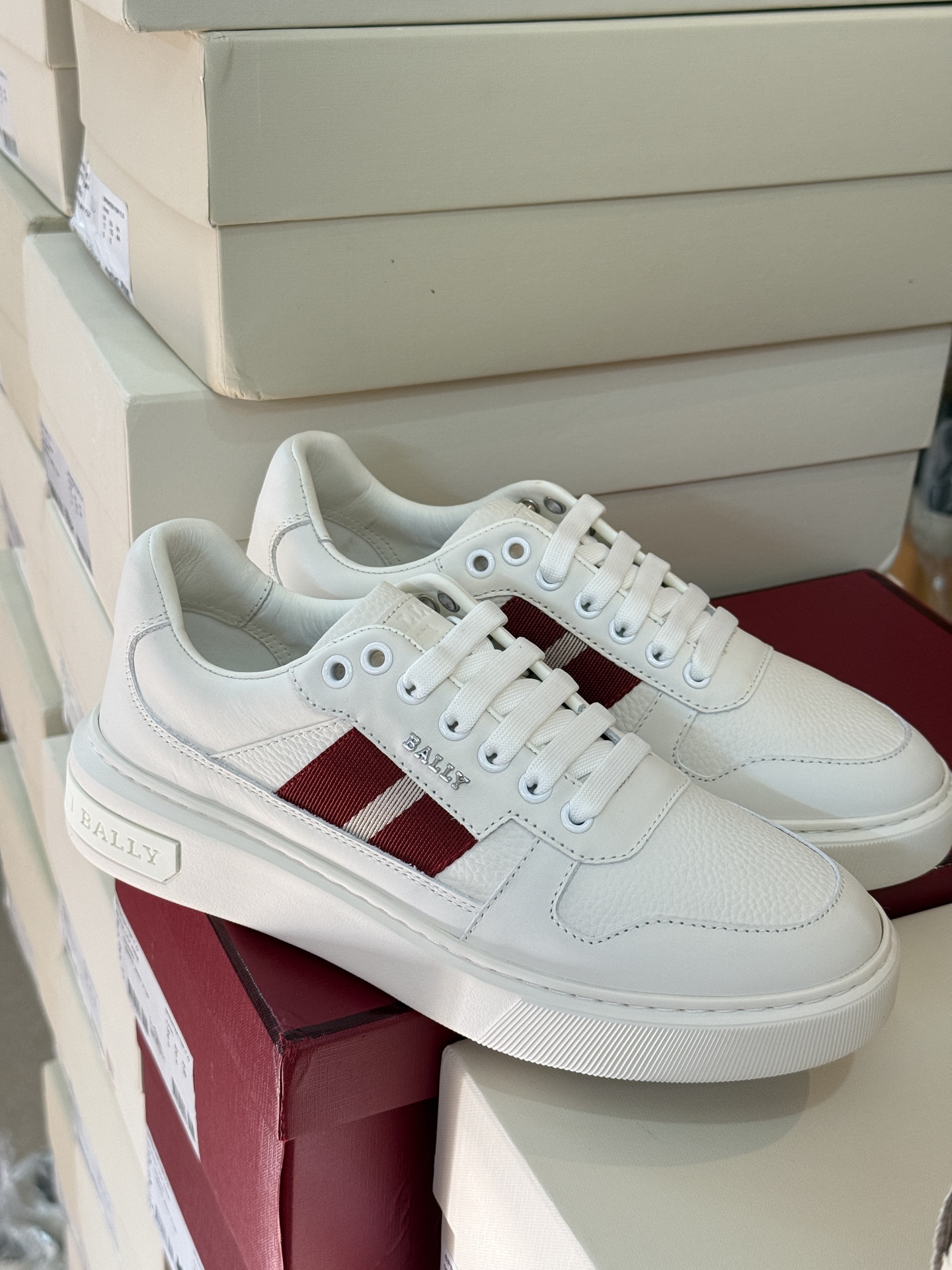 NO:729943,Bally original stuff is recommended in stock. My favorite white nappa cowhide surface is spliced with special tumbled cowhide. Contrast color splicing with brand-specific webbing, a classic among classics. I absolutely love the super young and fashionable style. It is versatile, easy to handle for leisure and business. The heel is very designed. Contrasting color brand B-letter LOGO. Super lightweight outsole is very versatile and comfortable shoe style. Ready 39 39.5 40 40.5 41 41.5 42  42.5 43 43.5 44,,cowhide19860909bally 原东西现货推荐 最爱的白色纳帕牛皮面拼接专用摔花牛皮面 撞色拼接搭配品牌专用织带,经典中的经典 绝对大爱超级年轻时尚款 贼百搭休闲商务轻松拿捏 后跟非常有设计感 撞色品牌B字LOGO标 超级轻质大底非常百搭舒适板鞋款 现货39 39.5 40 40.5 41 41.5 42 42.5 43 43.5 44,,cowhide,Men's shoes