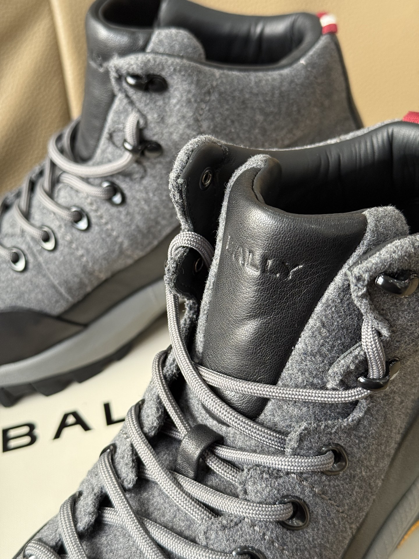 NO:729988,Updated details of classic gray,19860909经典灰细节图更新,,Men's shoes