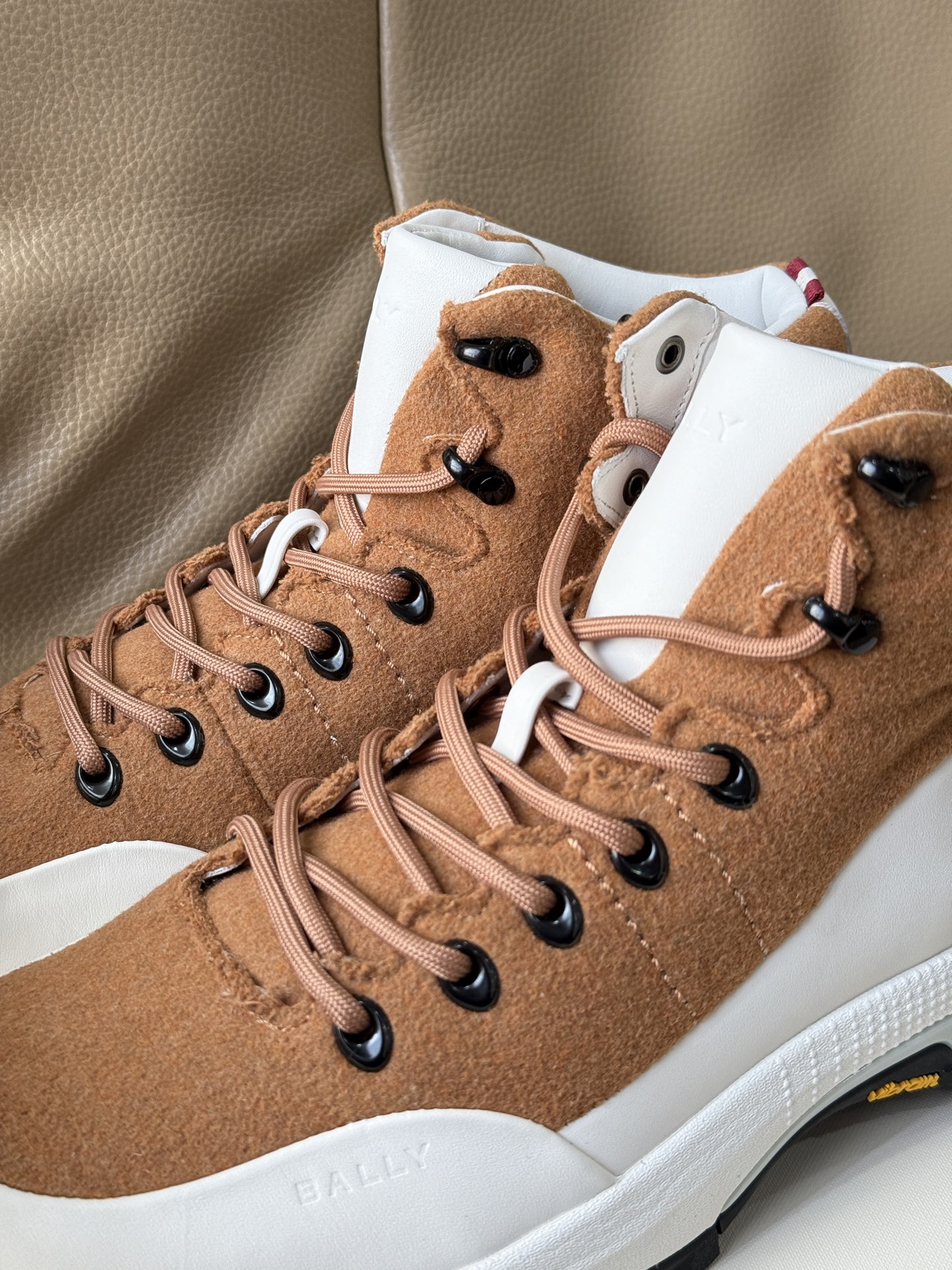 NO:730020,Updated details of classic brown cashmere high-tops,19860909经典棕羊绒高帮细节图更新,,Men's shoes