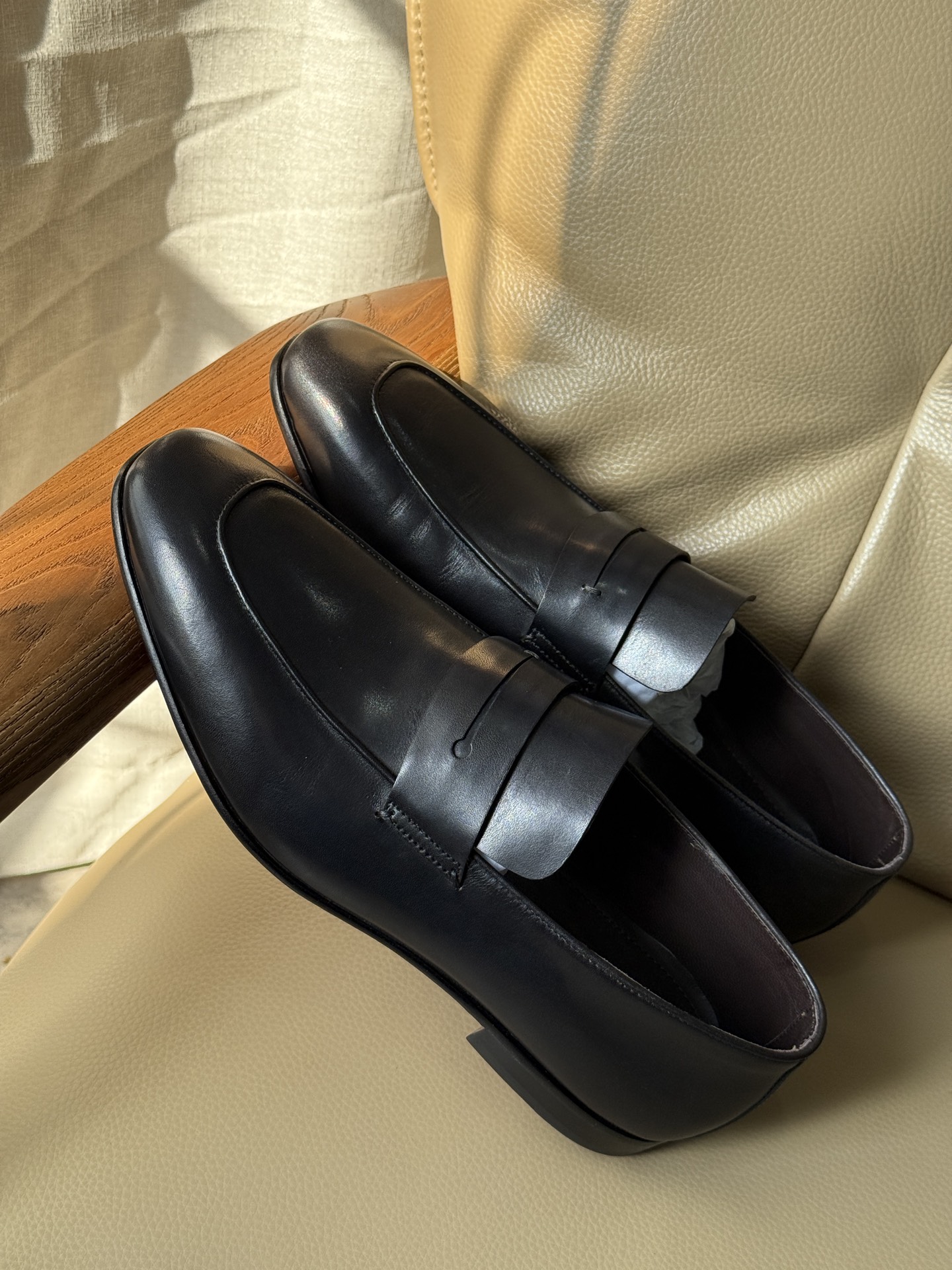 NO:854328,The latest update of Zegna's three-color genuine leather outsole. Suede leather slip-ons. Loafers. Super soft, comfortable and versatile cowhide surface splicing. The cowhide lining is soft, comfortable and breathable. The genuine leather outsole is non-slip and wear-resistant and very lightweight. Normal size 39 40 41 42 43 44 size,,zegna,loafers,cowhide,Leather soles19860909杰尼亚三色真皮大底最新款更新 翻毛皮套脚款 乐福鞋 超级柔软舒适百搭牛皮面拼接 牛皮内里柔软舒适透气 真皮大底防滑耐磨非常轻质 正常码39 40 41 42 43 44码,,zegna,loafers,cowhide,Leather soles,Men's shoes