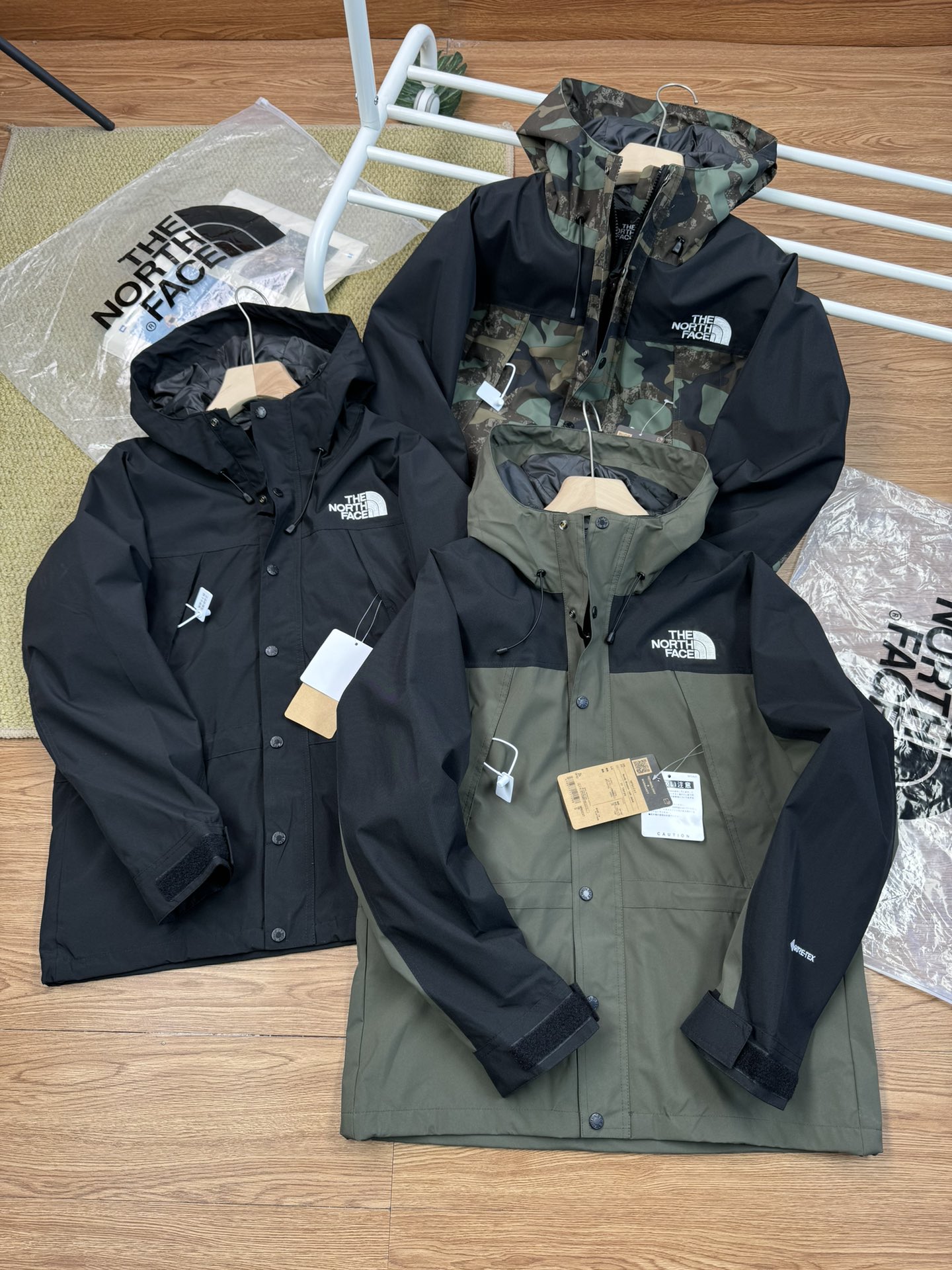 The North Face Kleding Jas &Jassen Windjack Verkoop online luxe ontwerper
 Zwart Groen Unisex Mannen Stof Lente/herfstcollectie Fashion Bovenzijde met capuchon